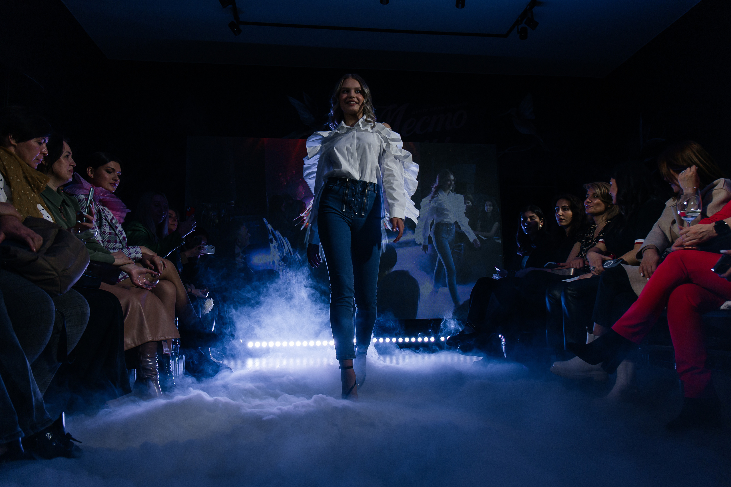 Sample. Для тех, кто не ждёт удачи, а создаёт её. Каждая фотосессия — это твой момент, твой стиль, твой успех. 📸