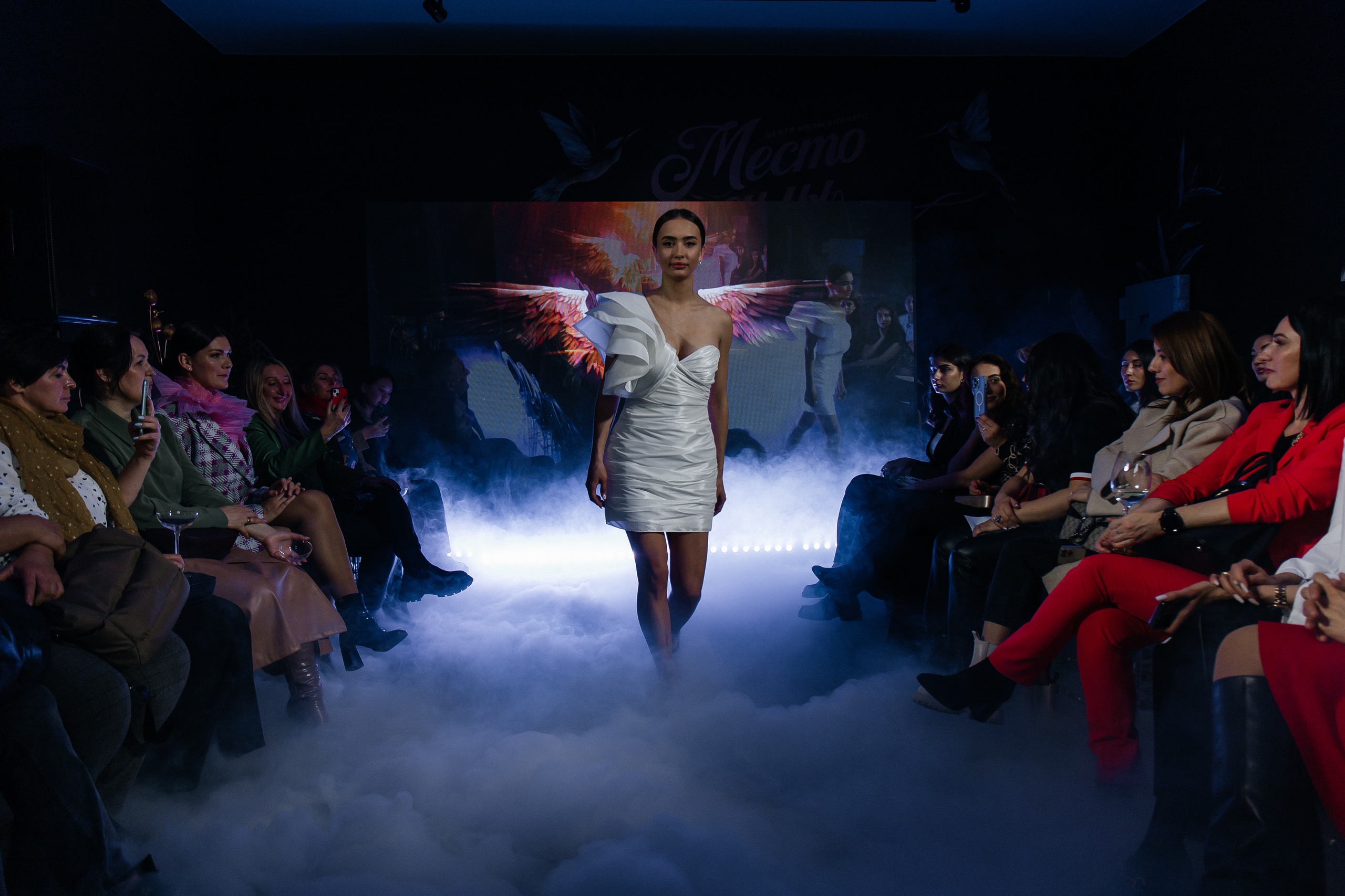 Sample. Для тех, кто не ждёт удачи, а создаёт её. Каждая фотосессия — это твой момент, твой стиль, твой успех. 📸