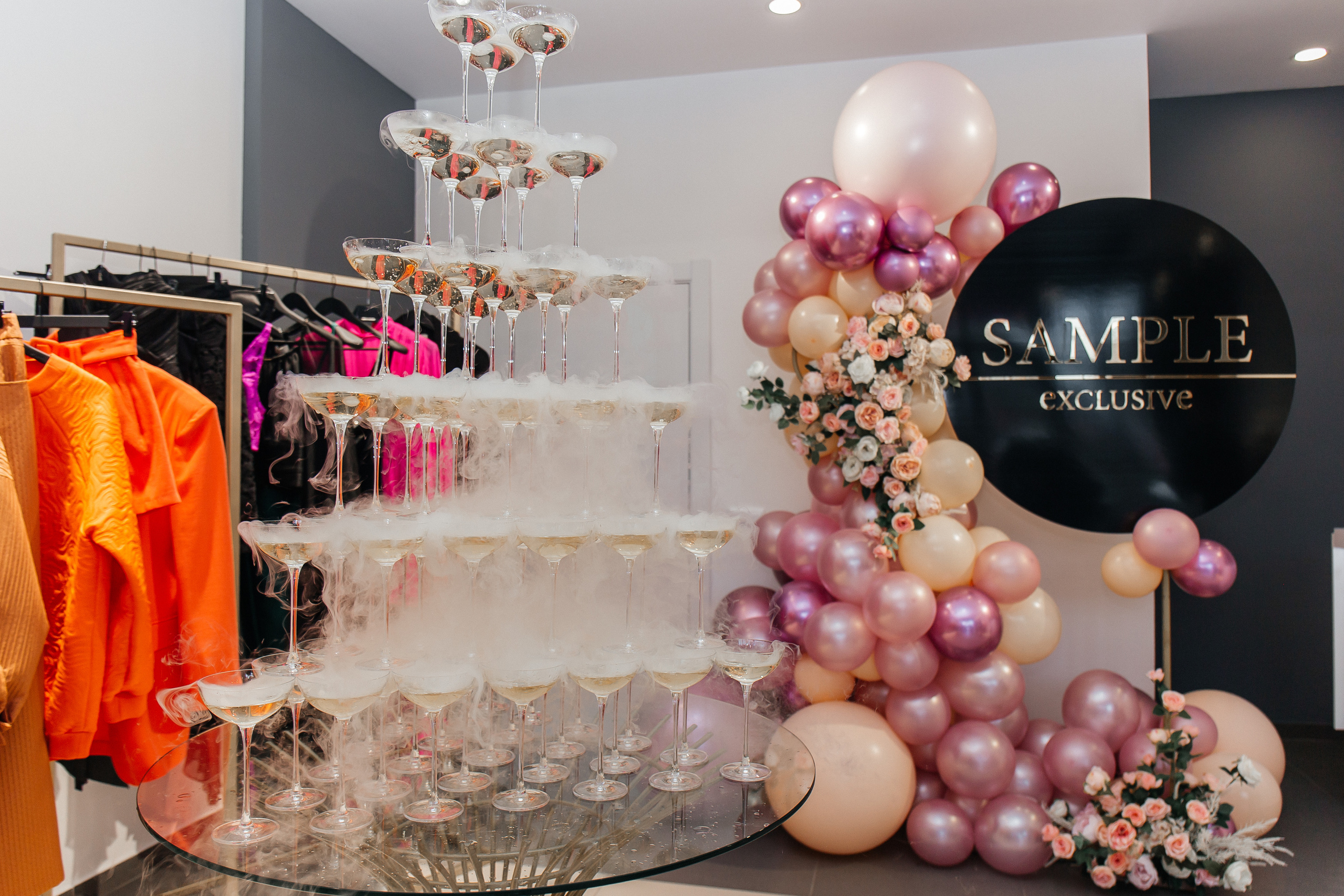 Sample. Для тех, кто не ждёт удачи, а создаёт её. Каждая фотосессия — это твой момент, твой стиль, твой успех. 📸