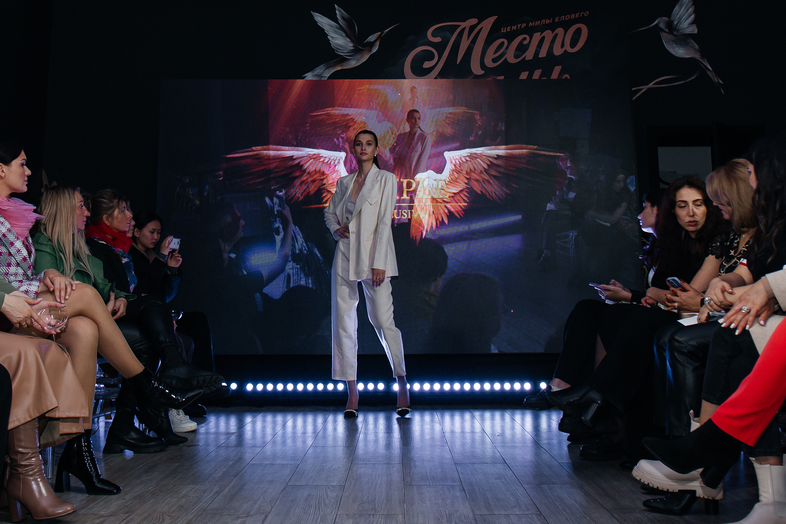 Sample. Для тех, кто не ждёт удачи, а создаёт её. Каждая фотосессия — это твой момент, твой стиль, твой успех. 📸