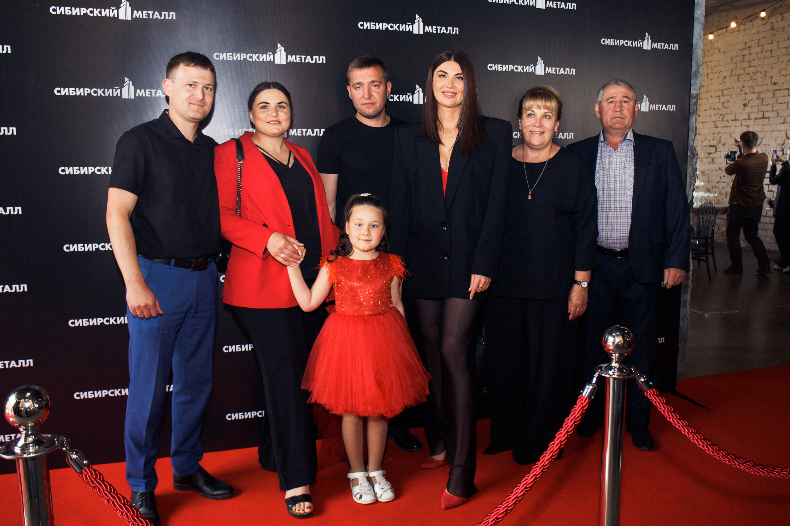 Сибирский металл. Для тех, кто не ждёт удачи, а создаёт её. Каждая фотосессия — это твой момент, твой стиль, твой успех. 📸