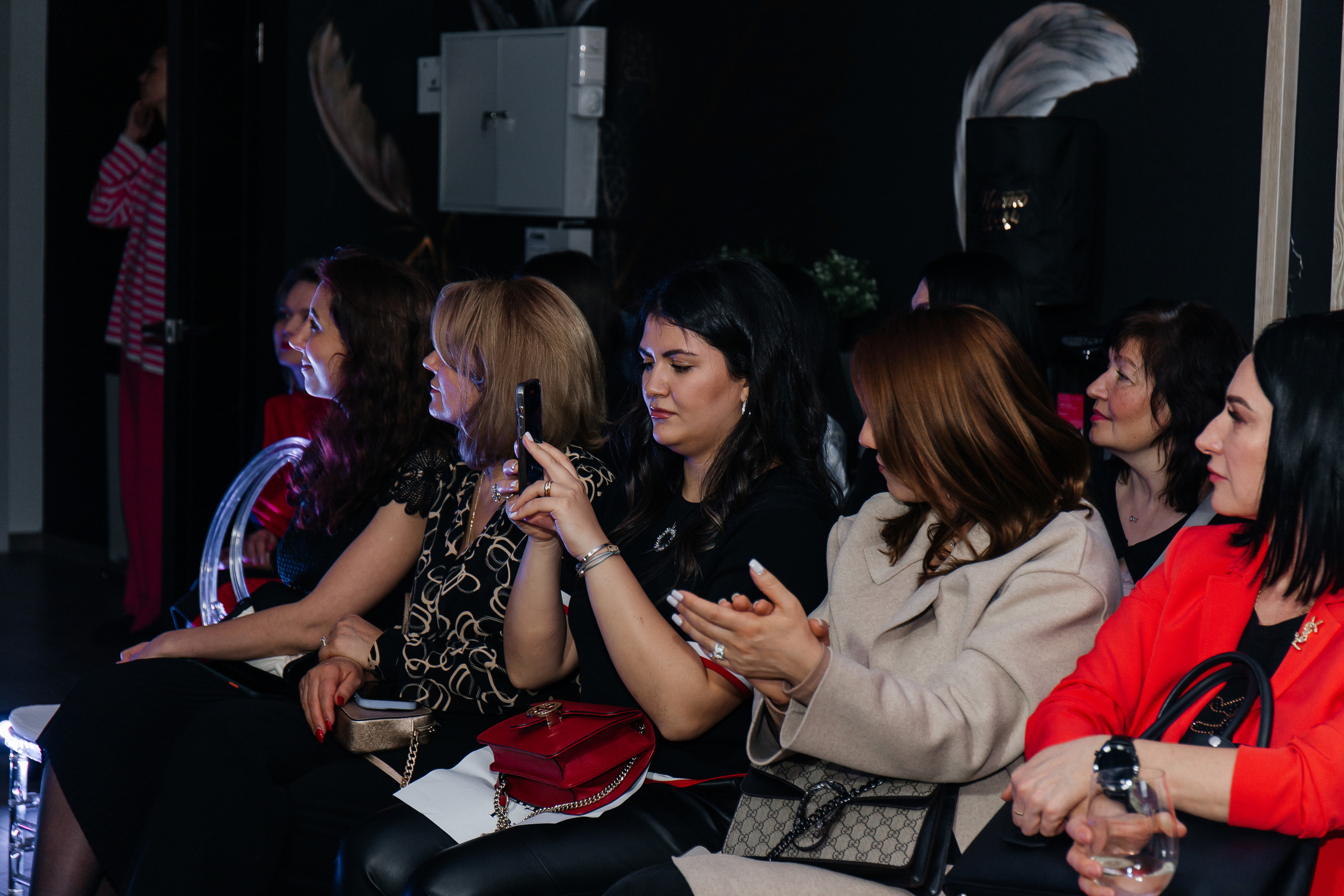 Sample. Для тех, кто не ждёт удачи, а создаёт её. Каждая фотосессия — это твой момент, твой стиль, твой успех. 📸