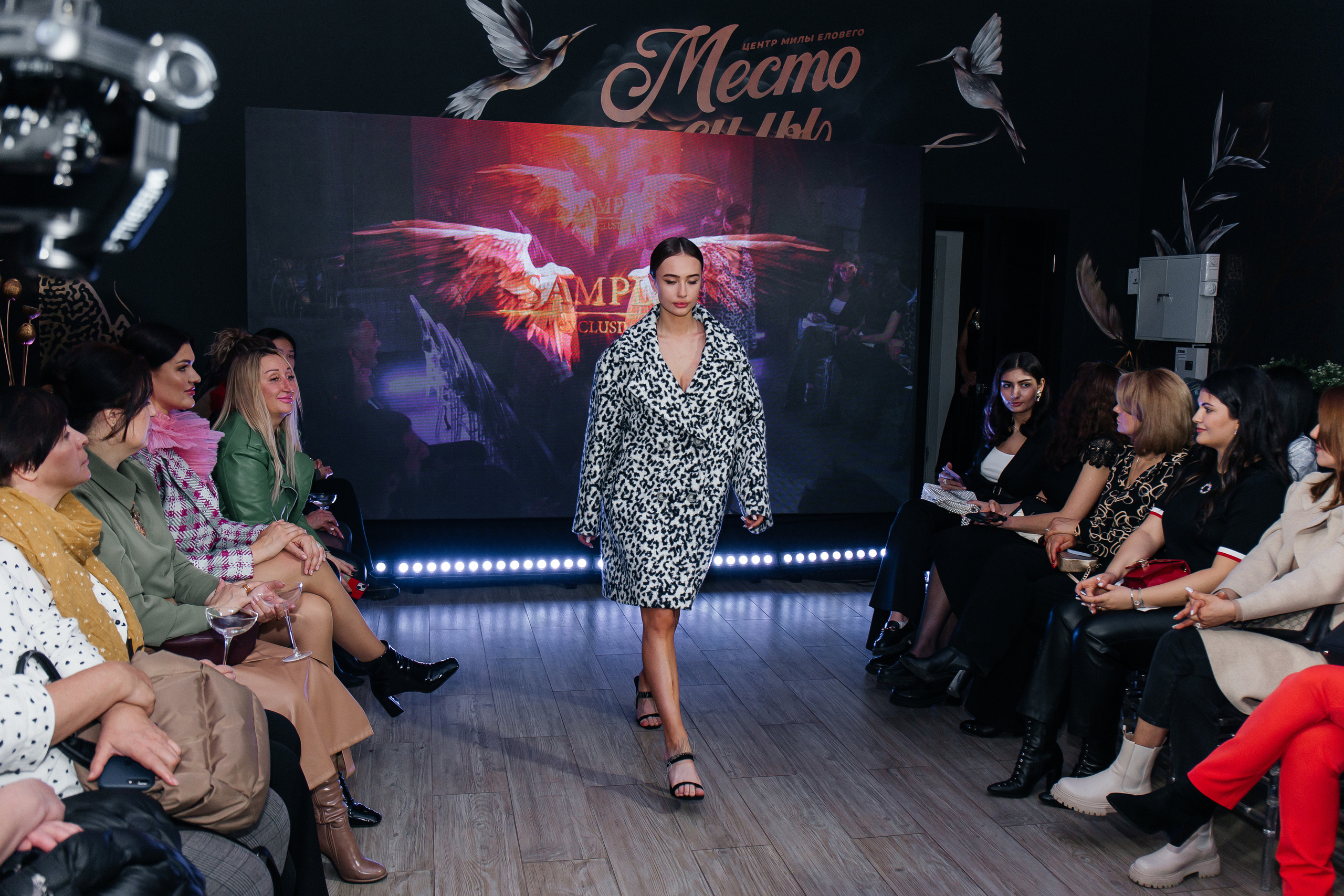 Sample. Для тех, кто не ждёт удачи, а создаёт её. Каждая фотосессия — это твой момент, твой стиль, твой успех. 📸