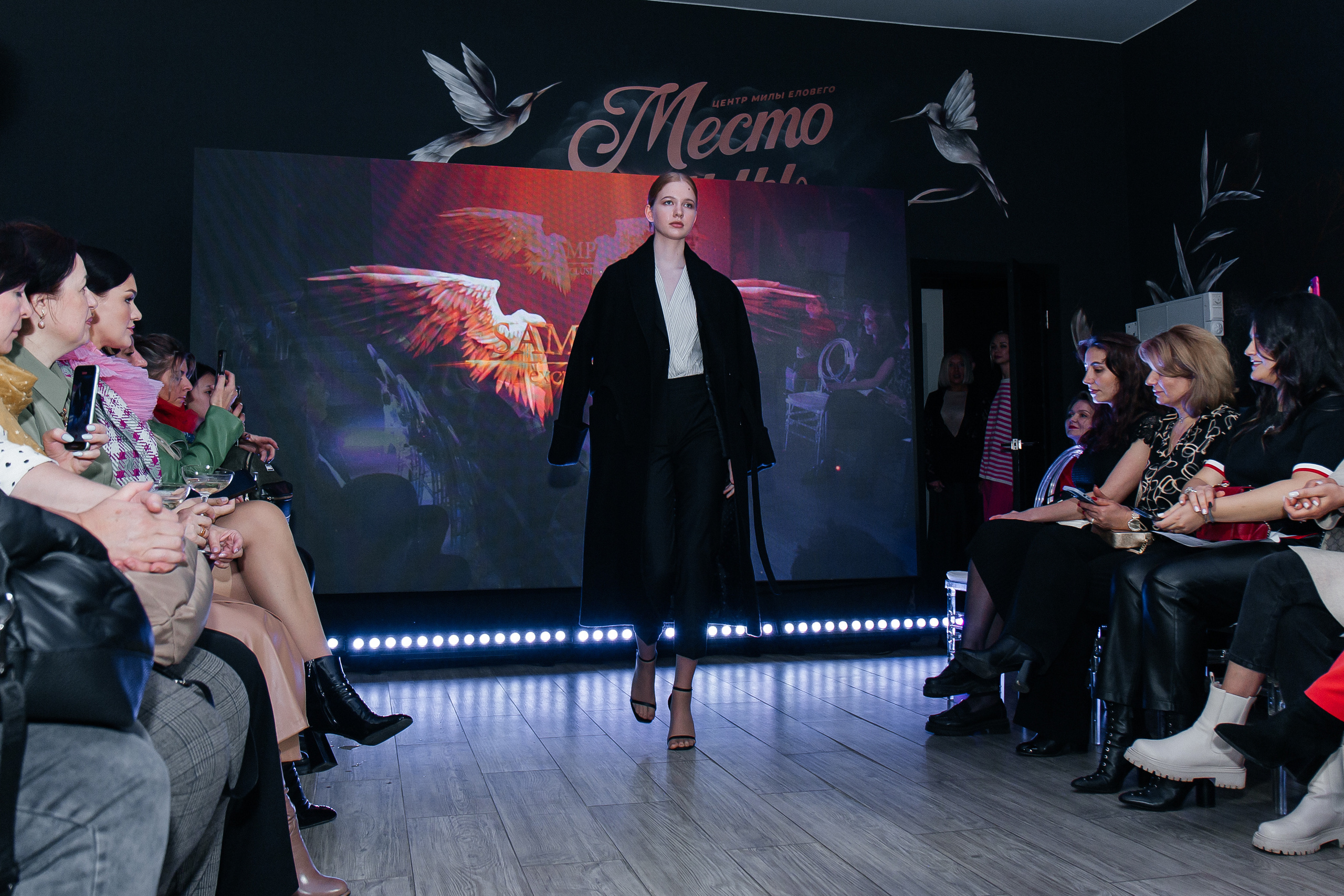 Sample. Для тех, кто не ждёт удачи, а создаёт её. Каждая фотосессия — это твой момент, твой стиль, твой успех. 📸