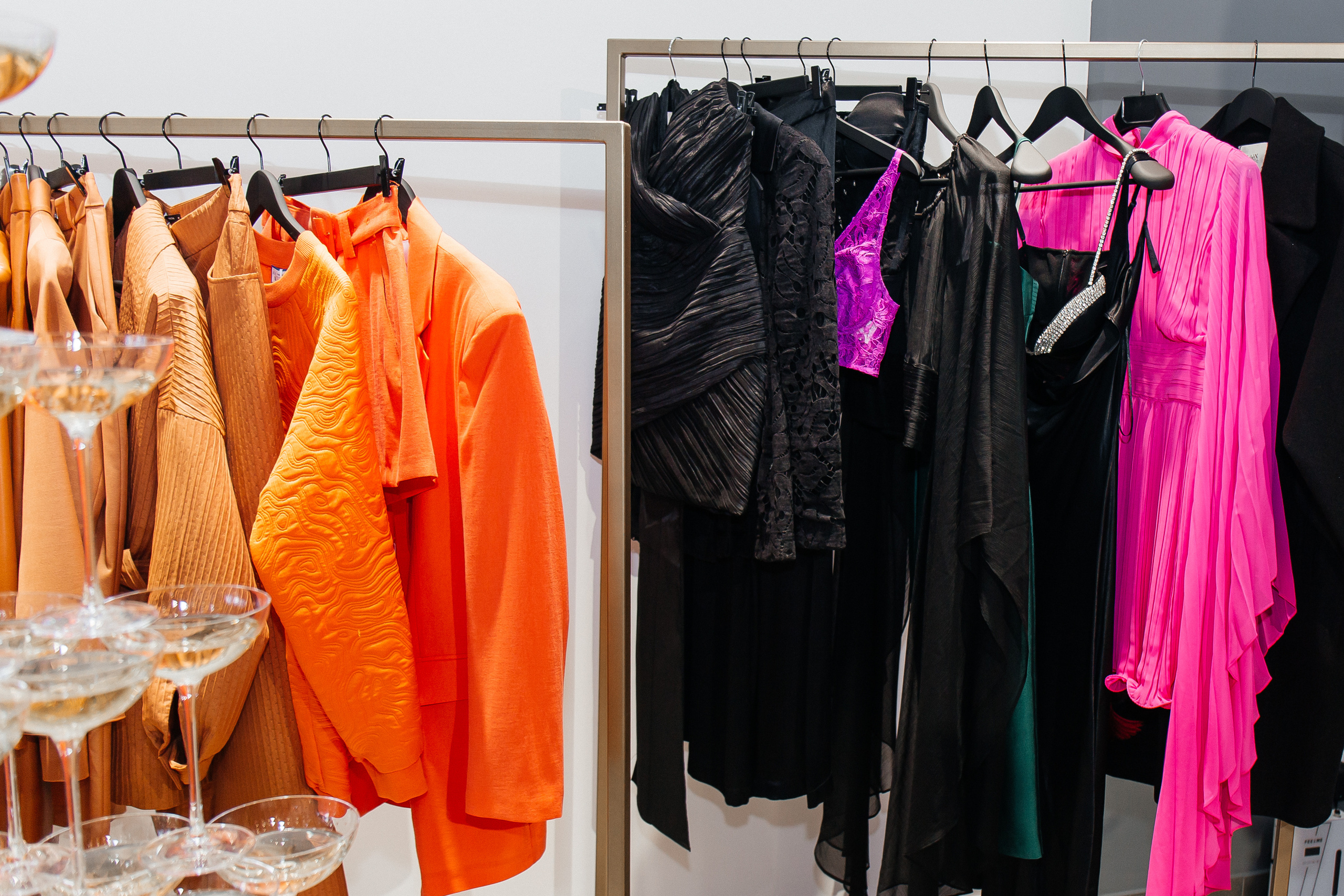 Sample. Для тех, кто не ждёт удачи, а создаёт её. Каждая фотосессия — это твой момент, твой стиль, твой успех. 📸