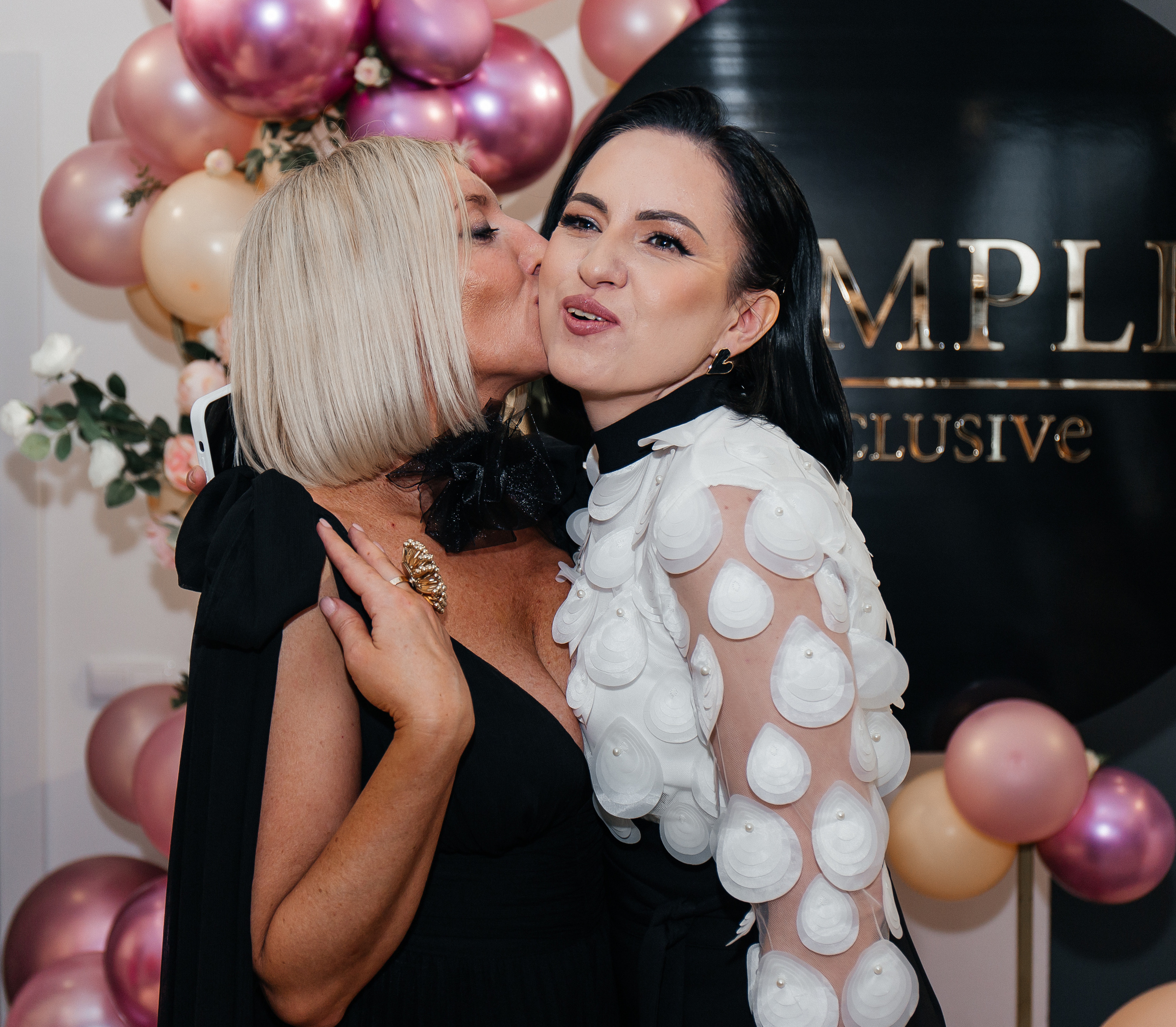 Sample. Для тех, кто не ждёт удачи, а создаёт её. Каждая фотосессия — это твой момент, твой стиль, твой успех. 📸