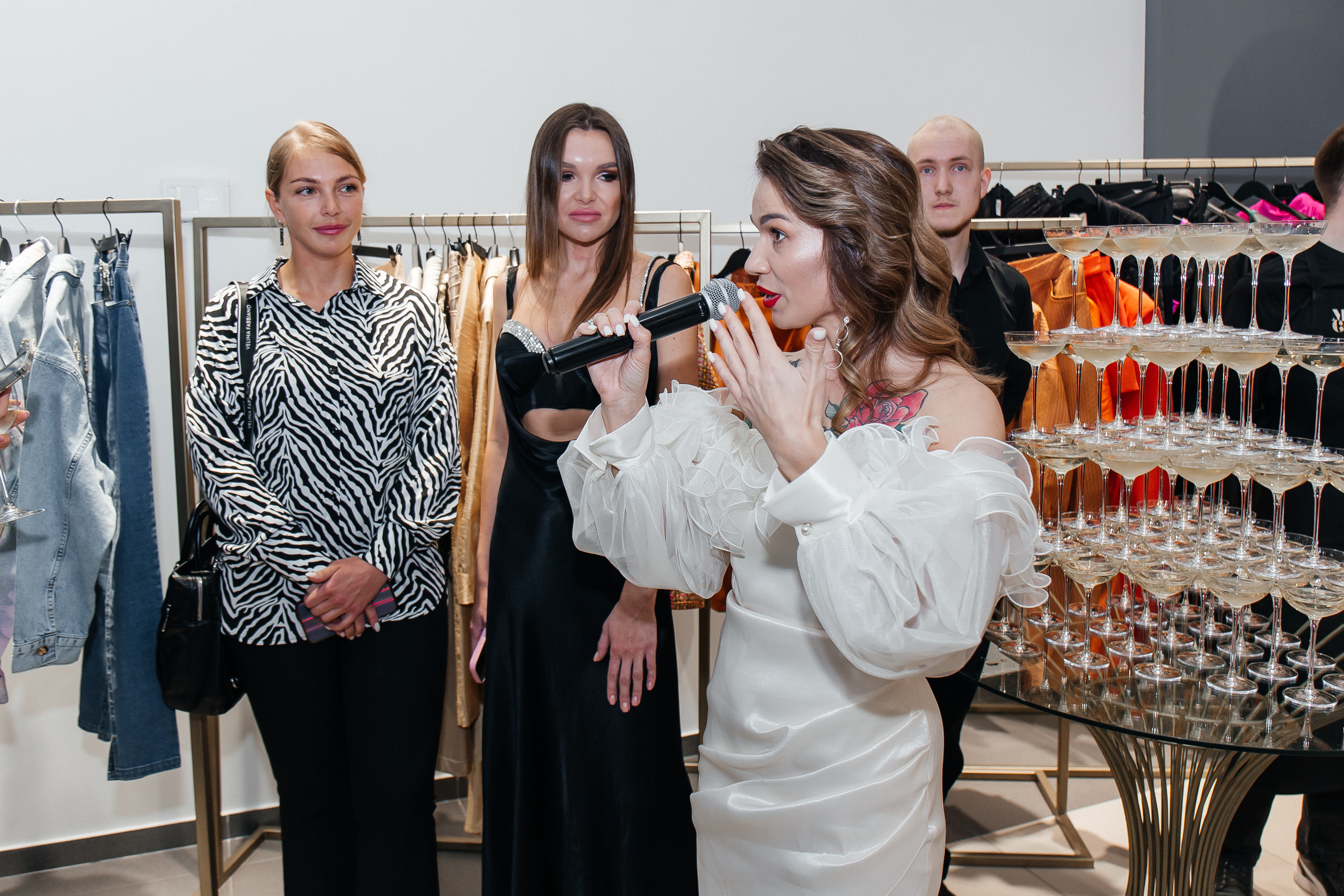 Sample. Для тех, кто не ждёт удачи, а создаёт её. Каждая фотосессия — это твой момент, твой стиль, твой успех. 📸