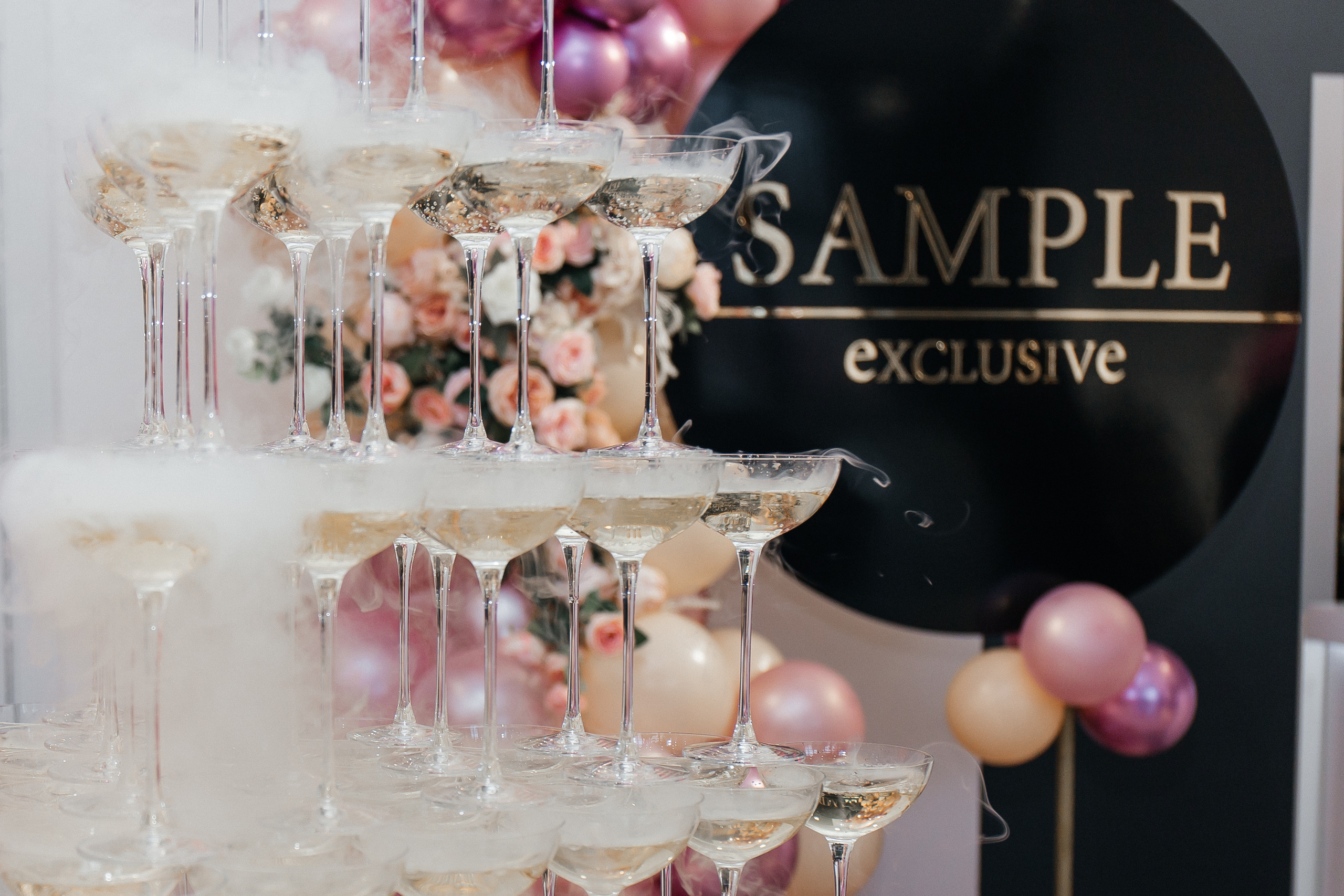 Sample. Для тех, кто не ждёт удачи, а создаёт её. Каждая фотосессия — это твой момент, твой стиль, твой успех. 📸