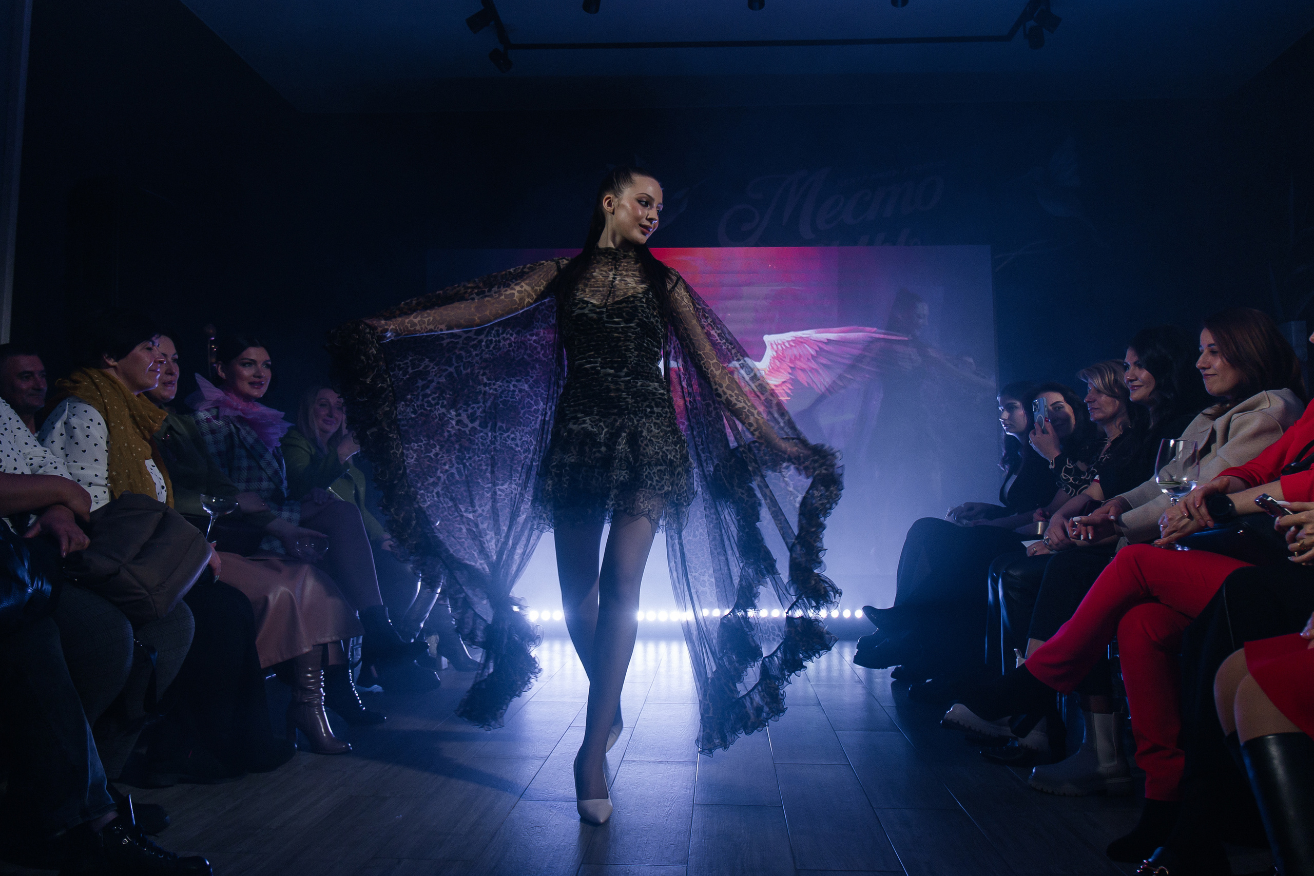 Sample. Для тех, кто не ждёт удачи, а создаёт её. Каждая фотосессия — это твой момент, твой стиль, твой успех. 📸