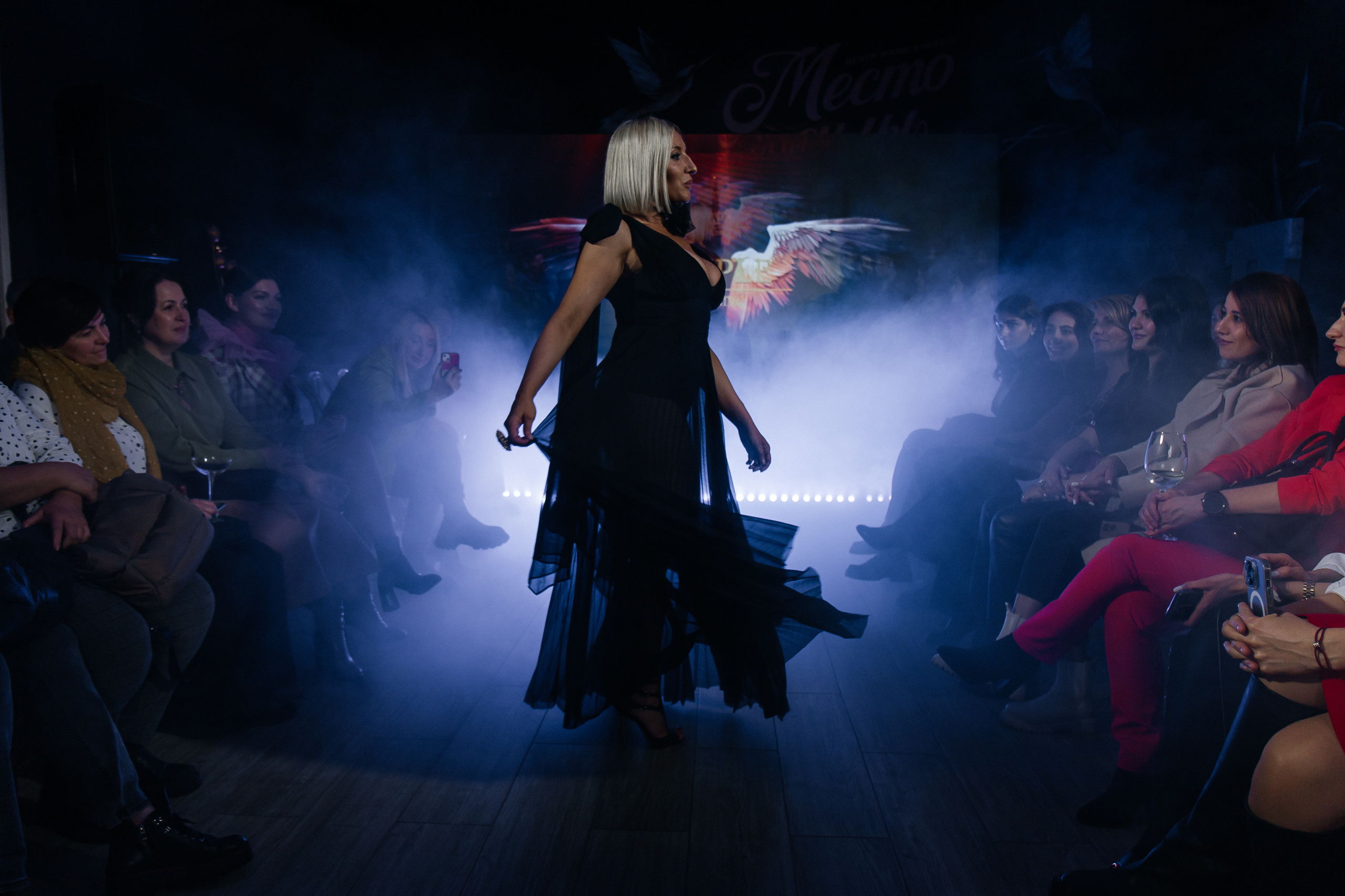 Sample. Для тех, кто не ждёт удачи, а создаёт её. Каждая фотосессия — это твой момент, твой стиль, твой успех. 📸