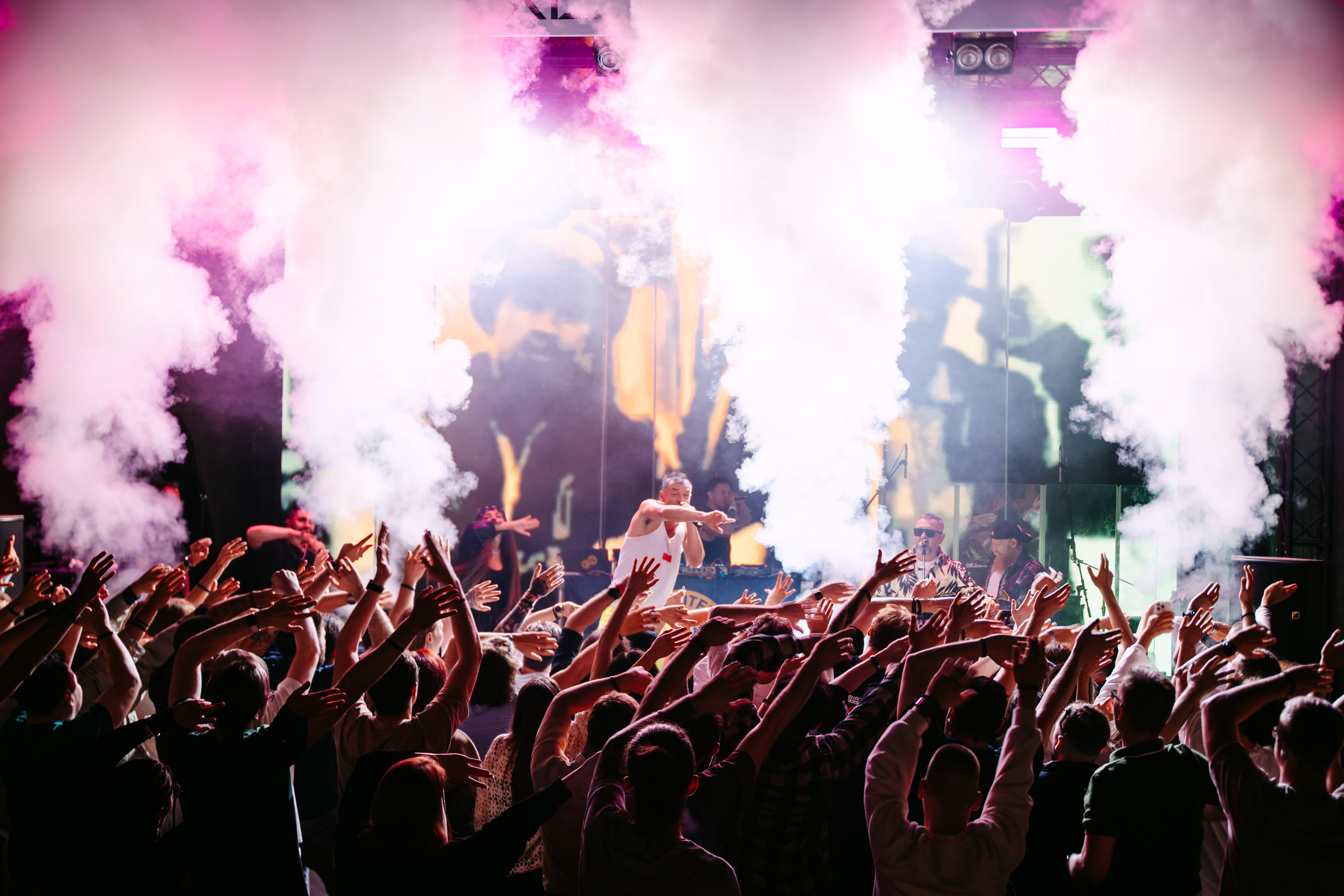 Дискотека Авария / 2025. Саша Копылов, фотограф в Казани