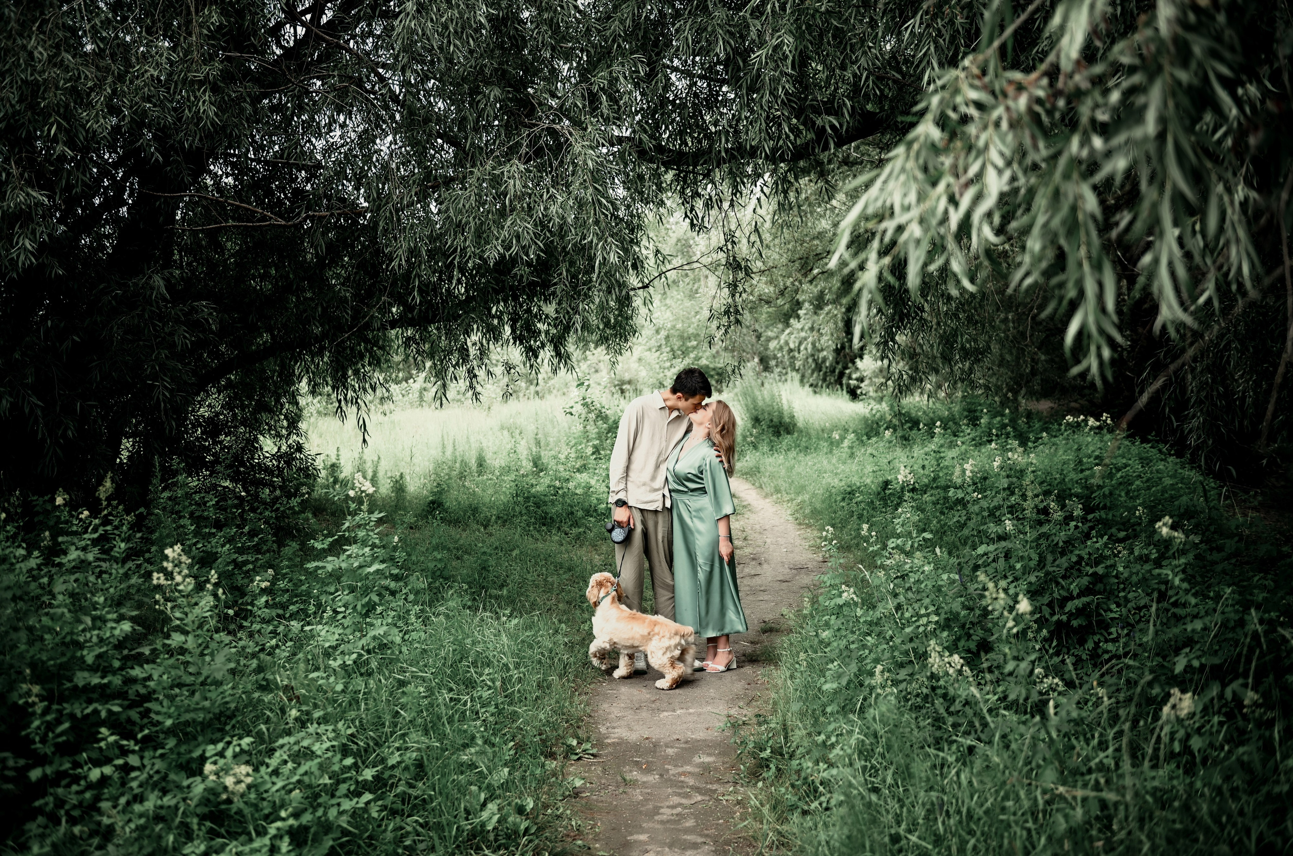 Love story прогулка вместе с песиком))). Свадебный, семейный, детский, контент фотограф в Омске Максим Ильин