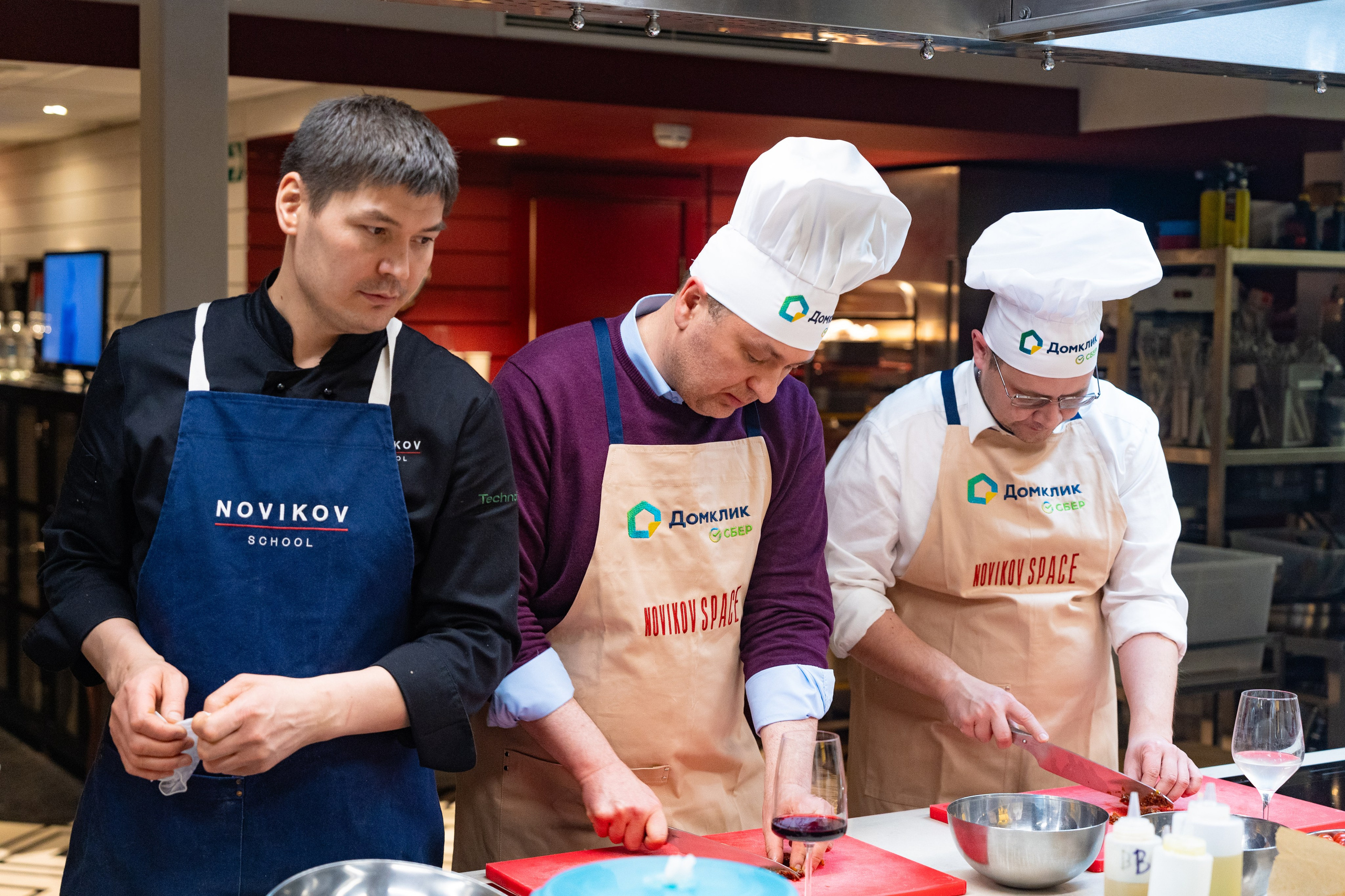 NOVIKOV SCHOOL — Умами зал. Фотограф Никита Комаров