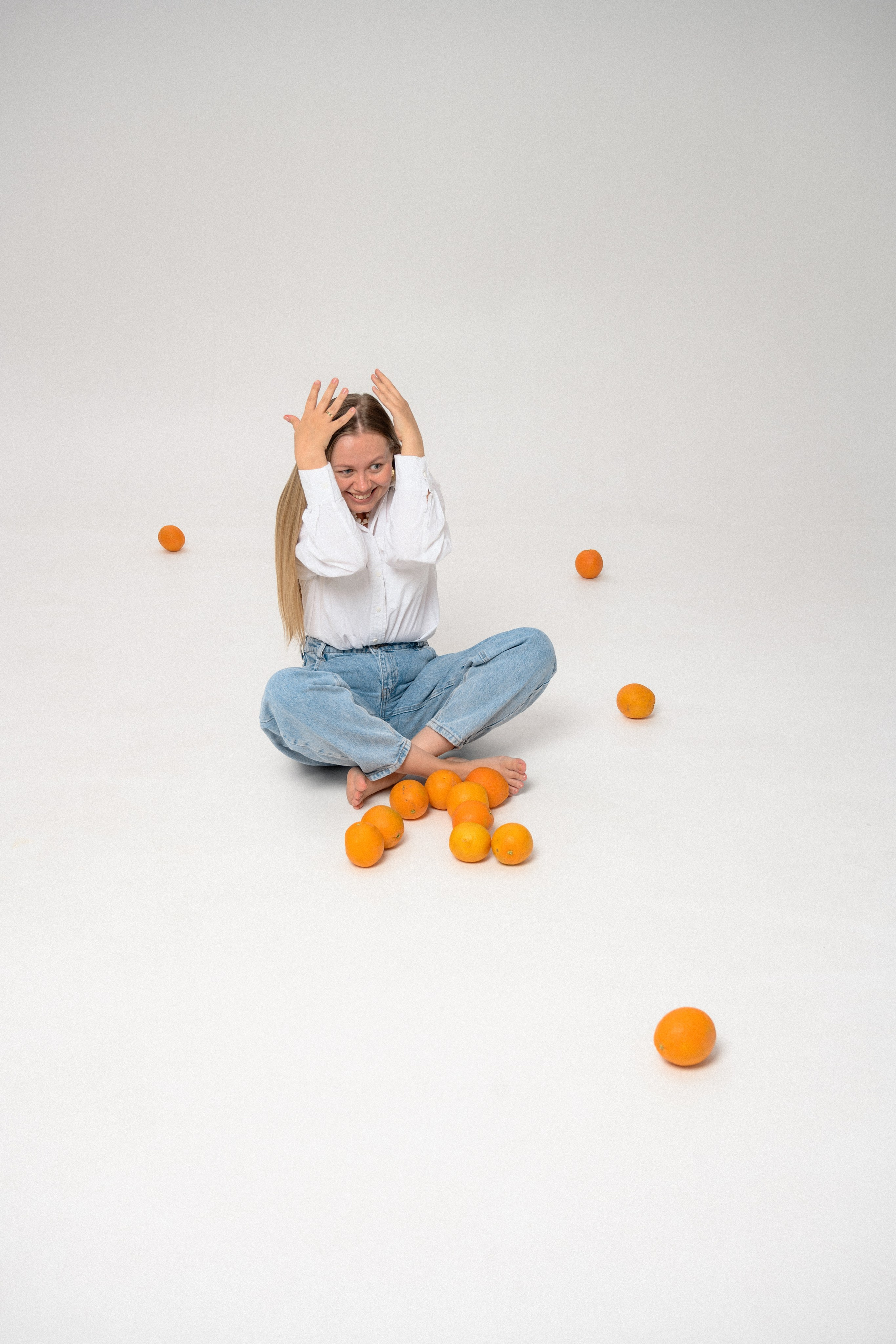 Игра с апельсинами. Фотограф в Ростове-на-Дону Оксана Филатьева
