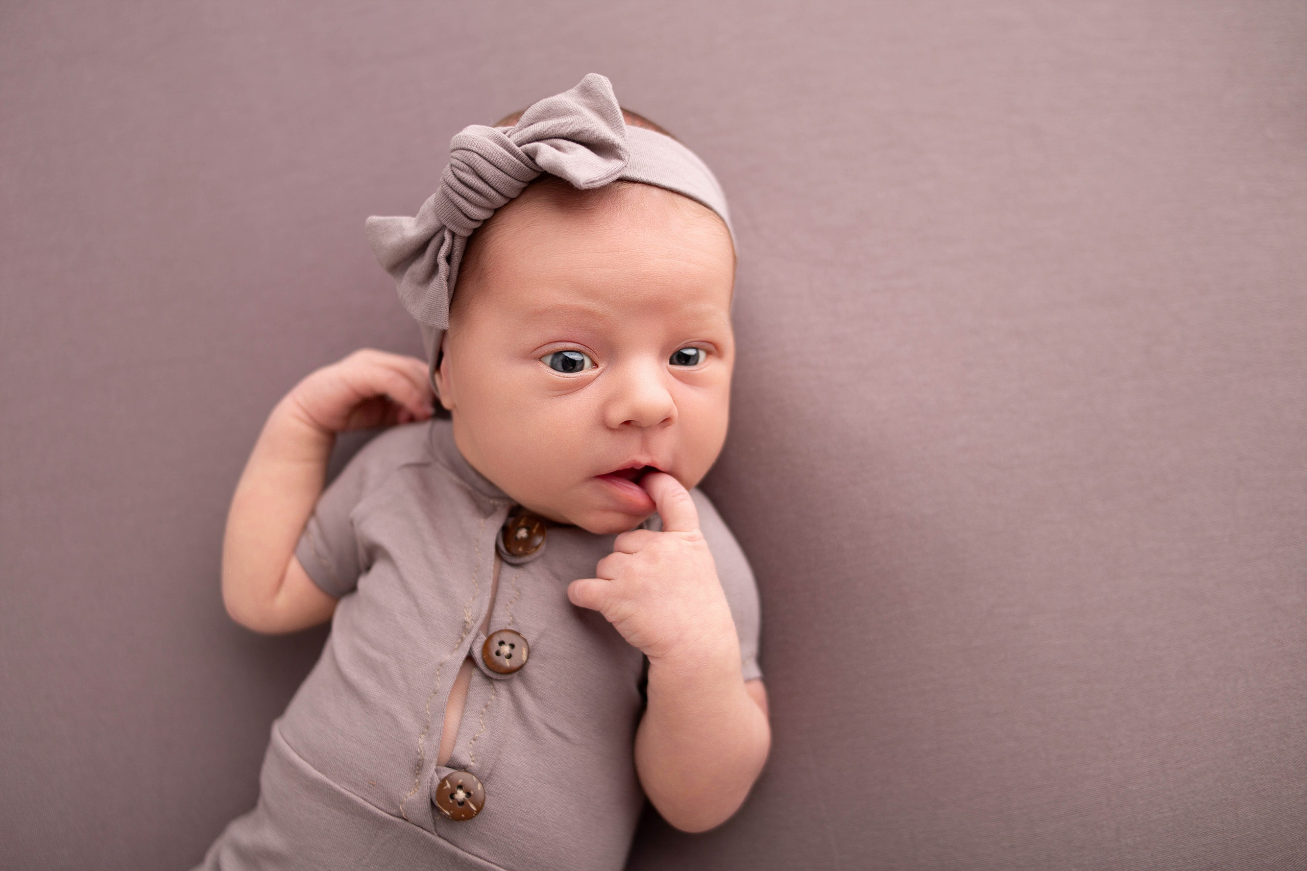 Фотографии новорожденных девочек. Семейный, детский фотограф в Великом Новгороде Юлия Федичева. Фотограф новорожденных