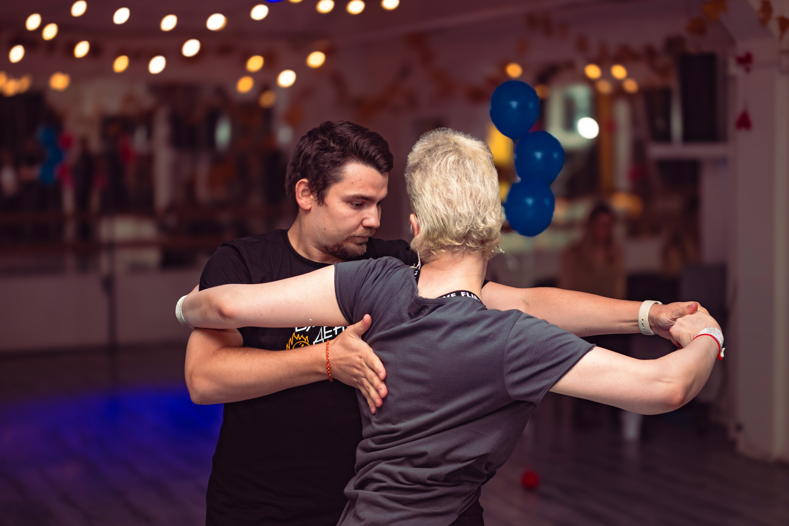 Dance cafe вечеринка