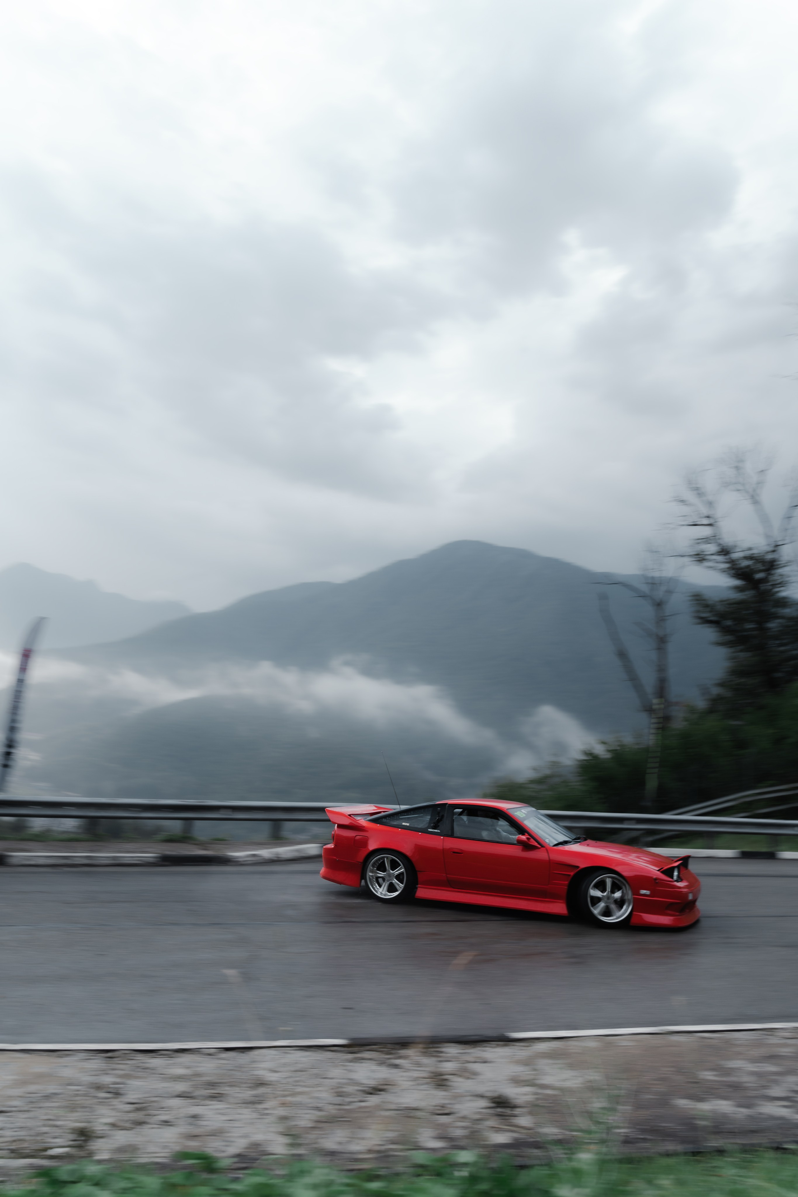 //GROUNDED2025. Автомобильный фотограф