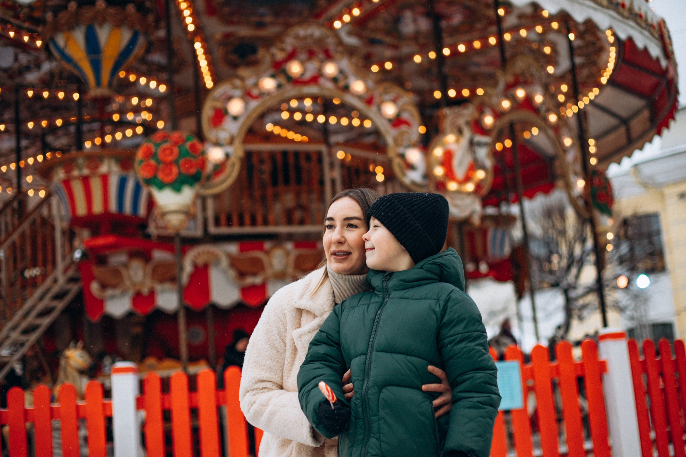 Оксана с сыном в декабре. Фотопрогулка в Петербурге. Индивидуальный и семейный фотограф в Санкт-Петербурге