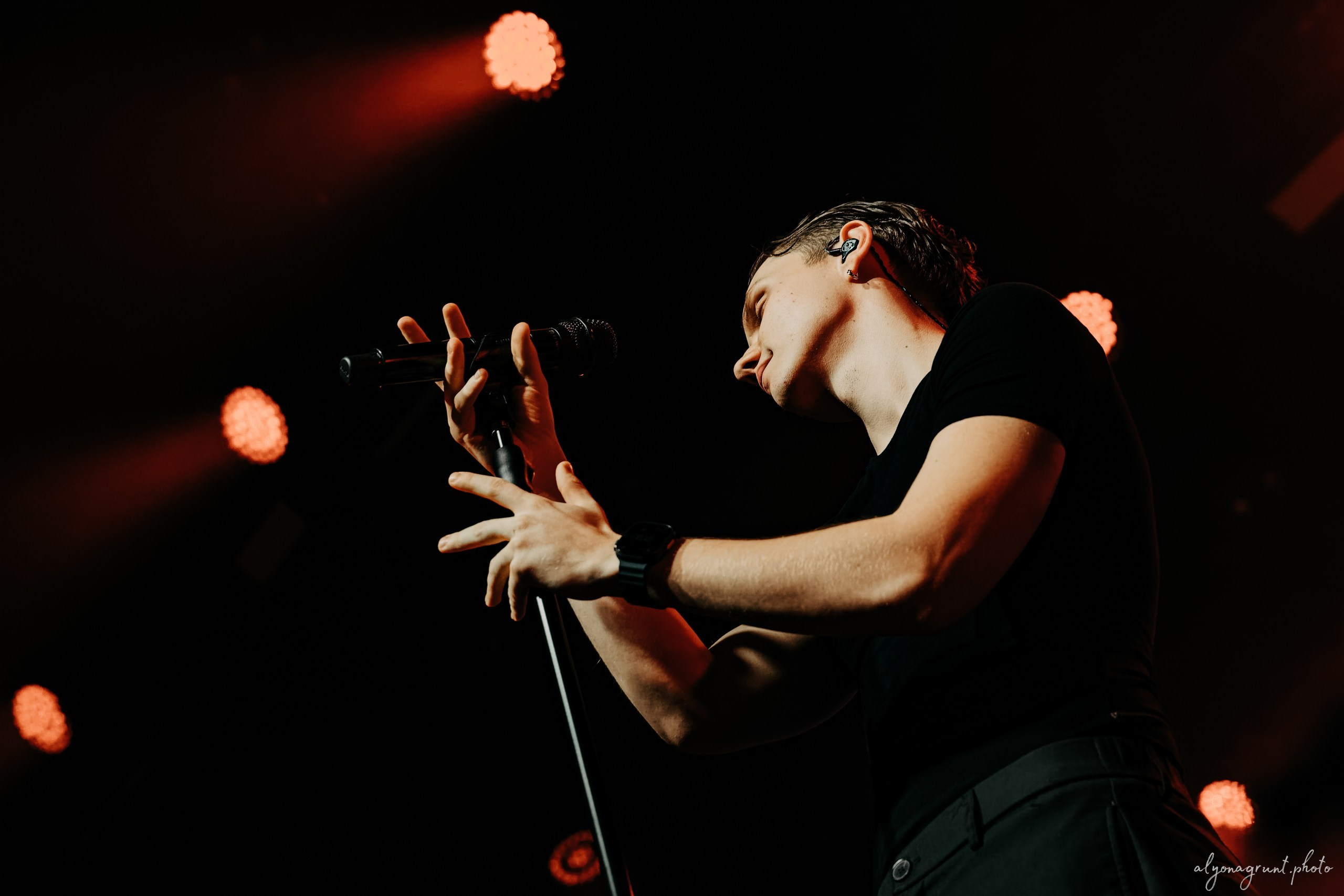 Ваня Дмитриенко, фоторепортаж СПб, A2, 23.10.2025. Алена Адрианова: фотограф в Санкт-Петербурге