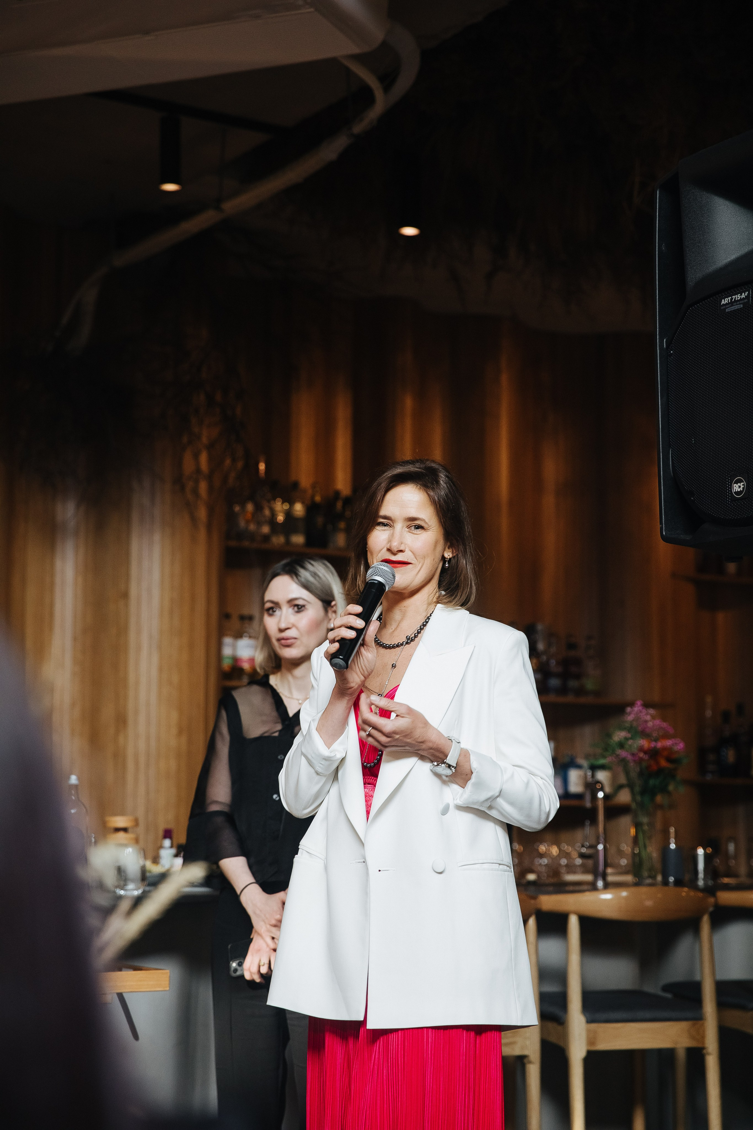 Презентация открытия магазина женской одежды GLVR в ресторане Fresco. Фотограф в Красноярске Надежда Воскресенская