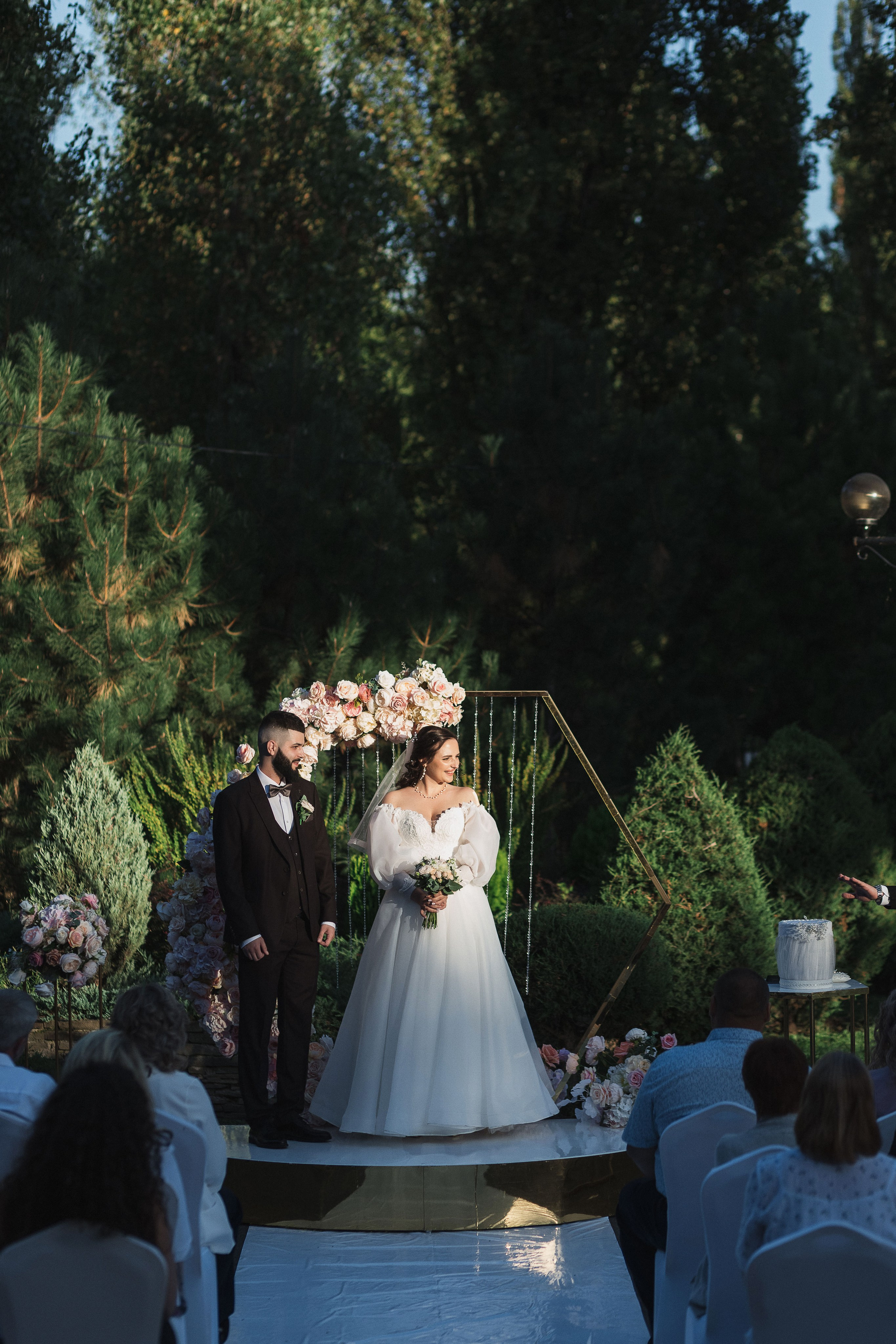 Фотограф в Таганроге летняя свадьба: Романтическая свадебная прогулка. Свадебный и семейный фотограф в Таганроге Бакарюк Антон