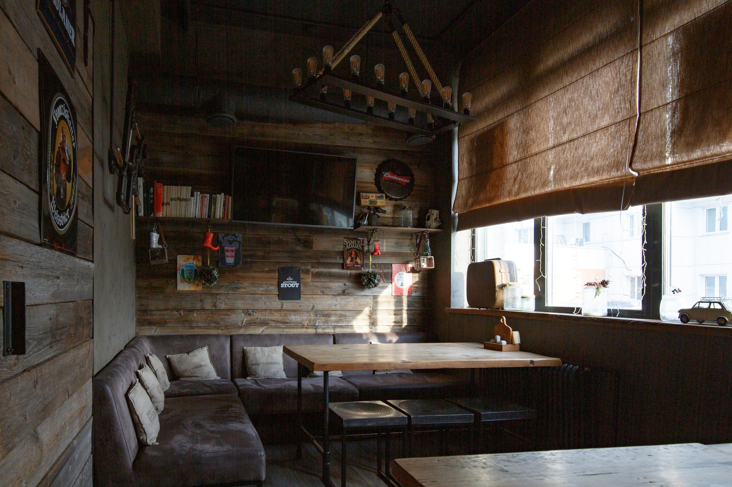 У ютный VIP-зал ресторана Beer Loft в Москве