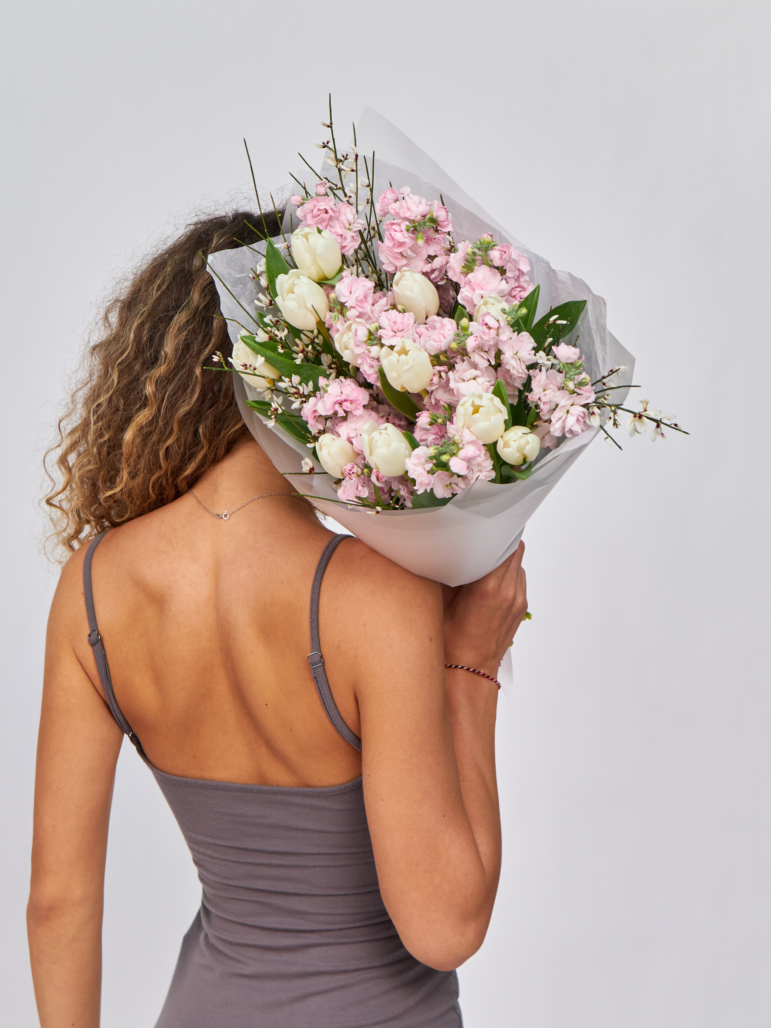 Снимем вашу коллекцию одежды для сайта профессионально, прямо в Москве