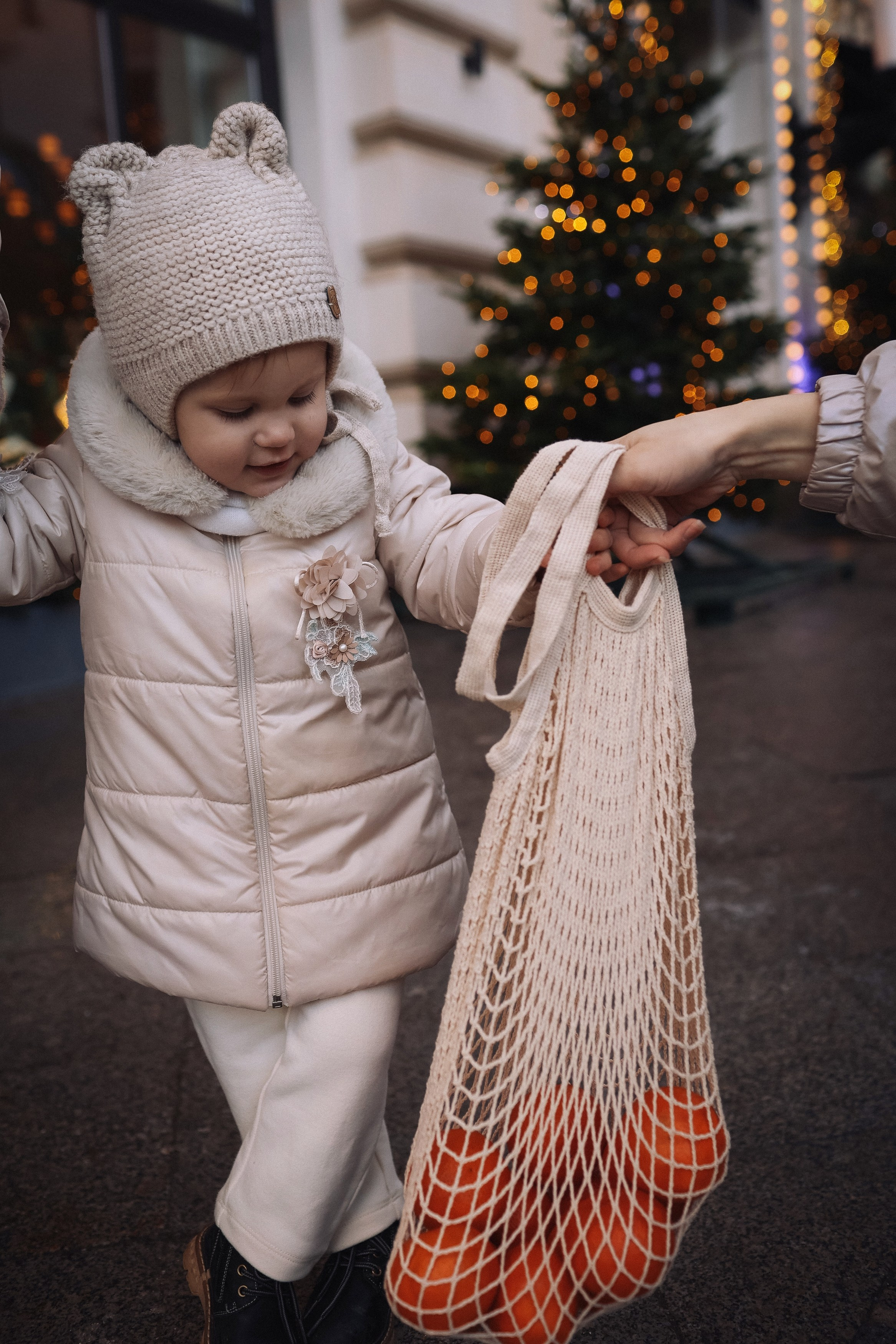 Вместе с бабушкой Света Жанна и малышка Лиза. Фотограф Владимир Москва