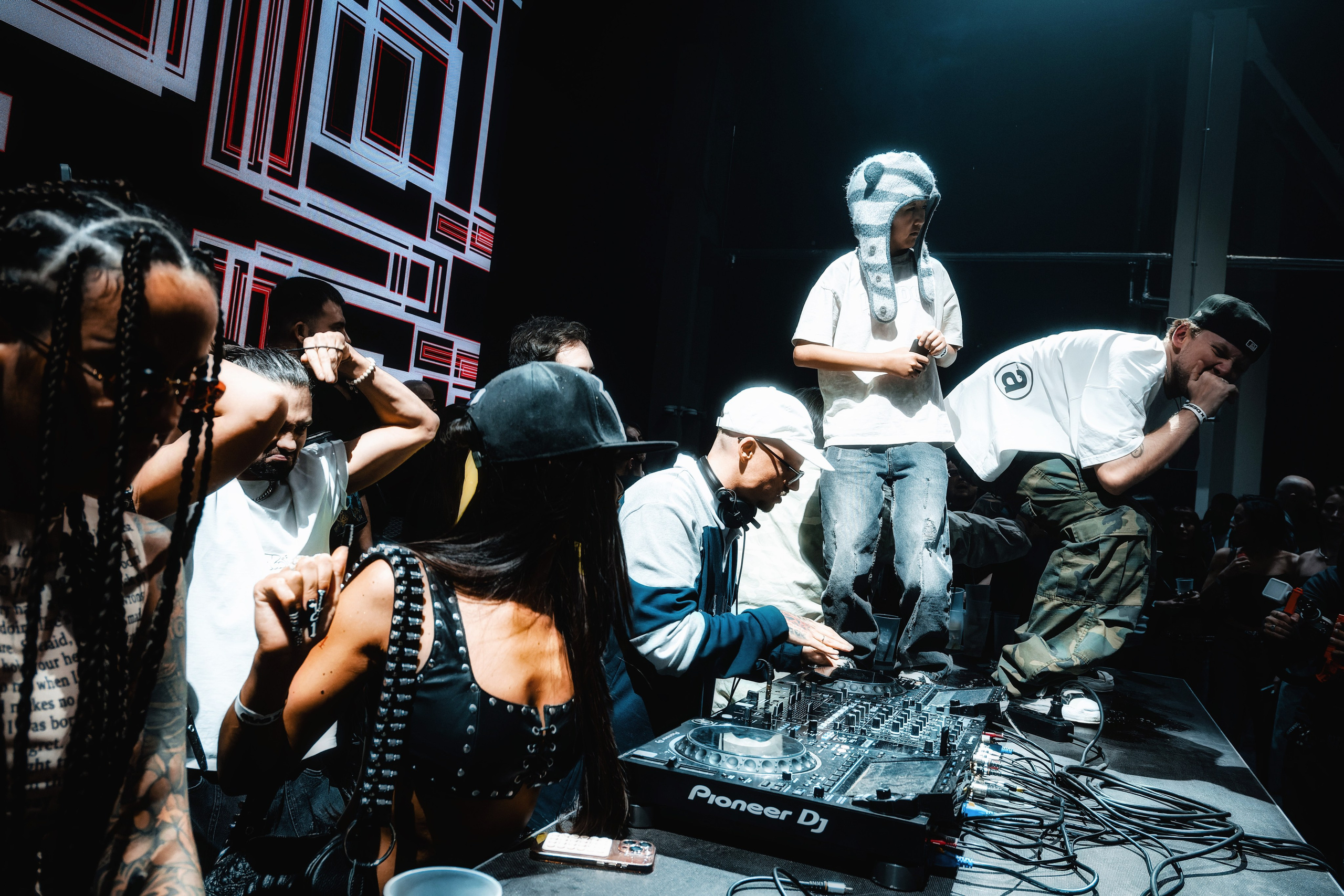 AVG x Desiigner в Tau 21.02.2025. Репортажный фотограф и видеограф в Москве