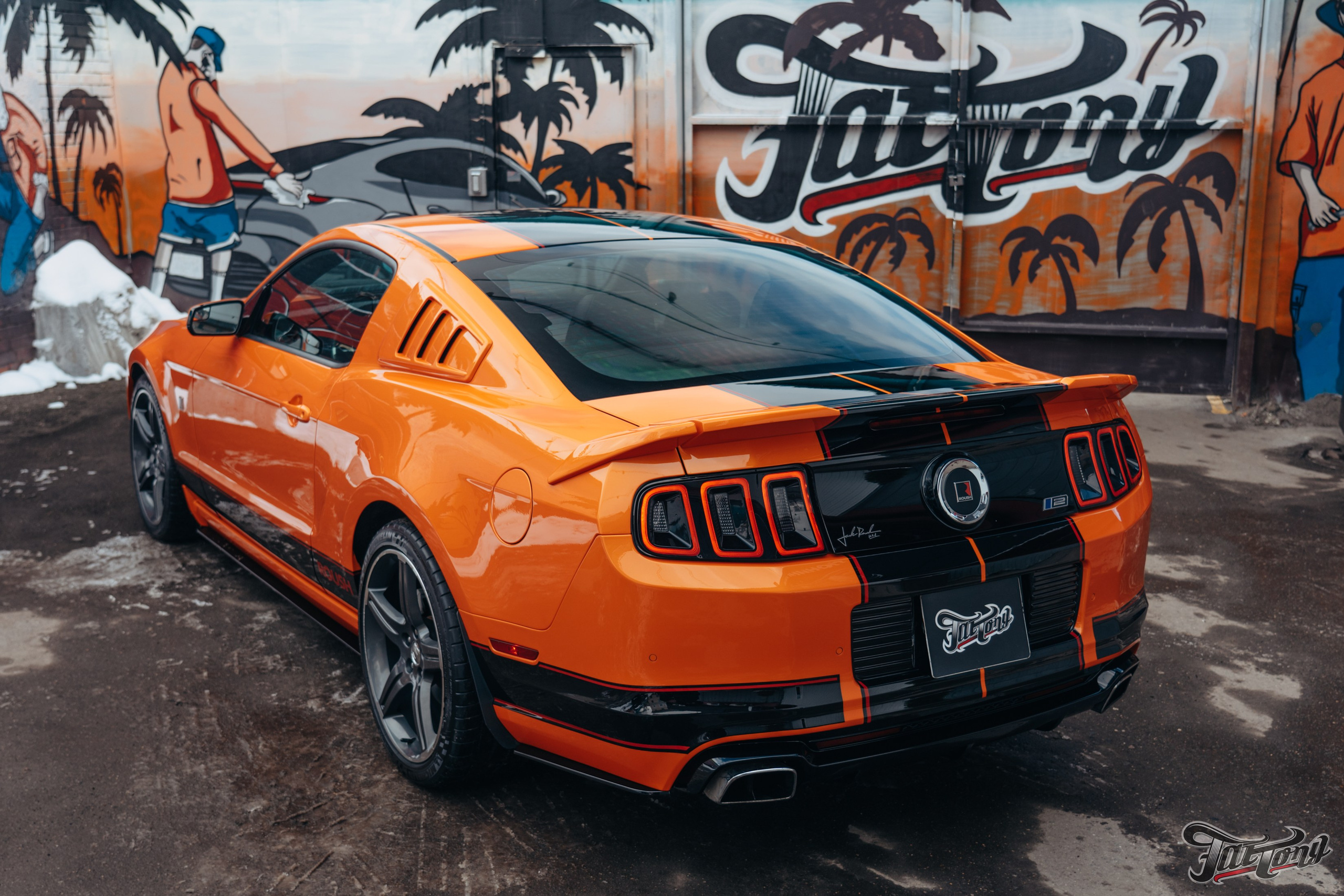 Ford Mustang Roush оранжевый окрас кузова и выкрас полос. DeLorein