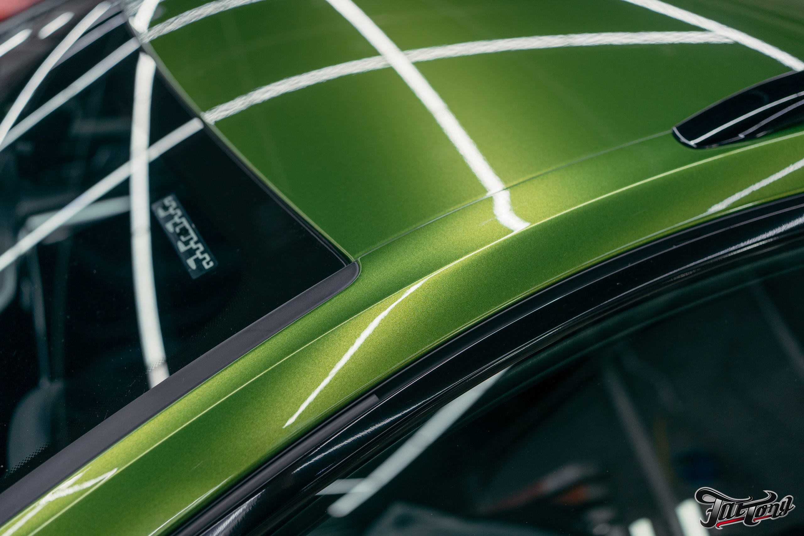 Audi A6 2 раза поменяла цвет, оклейка с проемами в зеленый и преклейка в серый. DeLorein