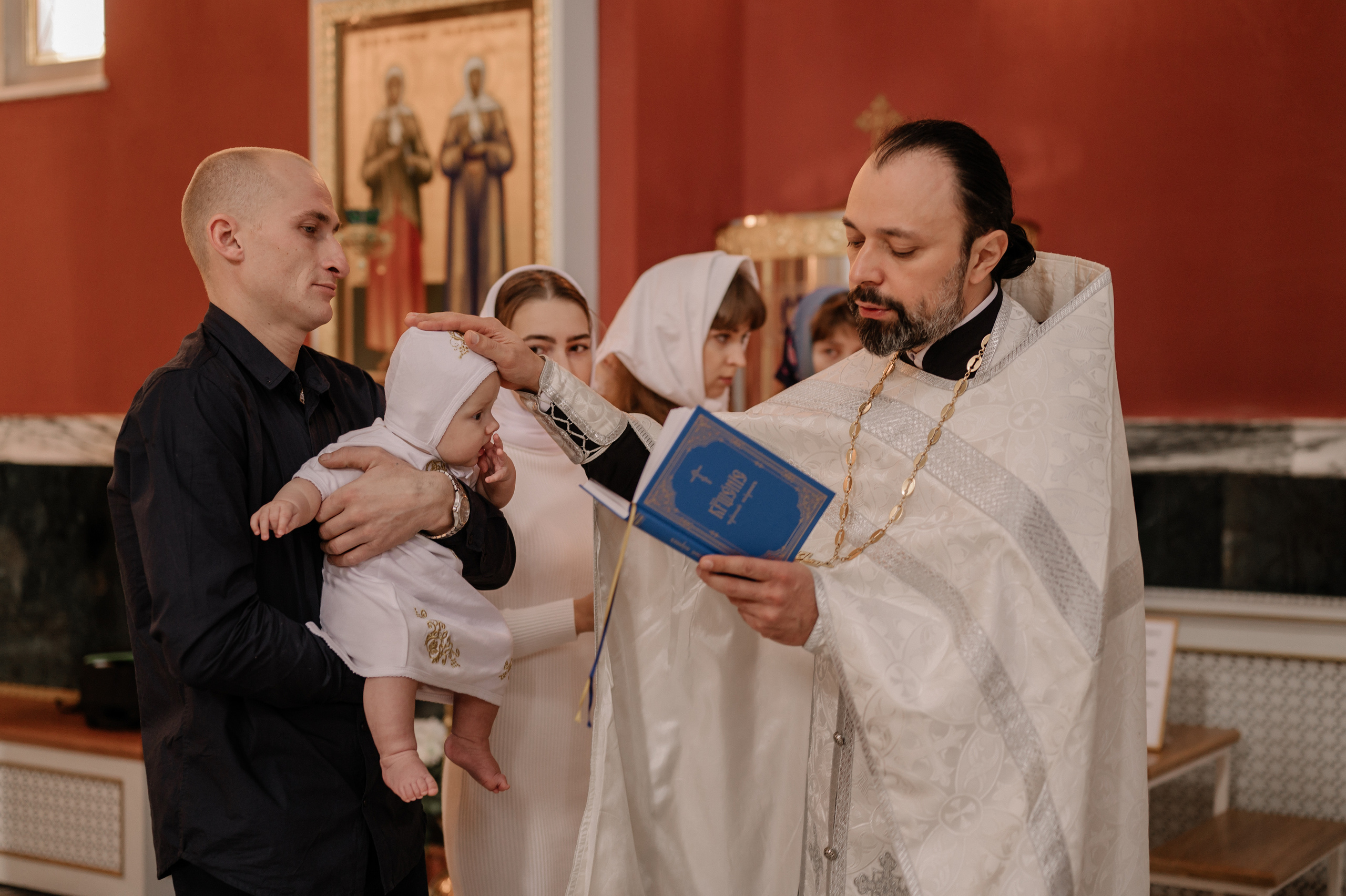 Настя — храм «Спас на Каменке». Дьяконова Валерия семейный и детский фотограф в Санкт-Петербурге