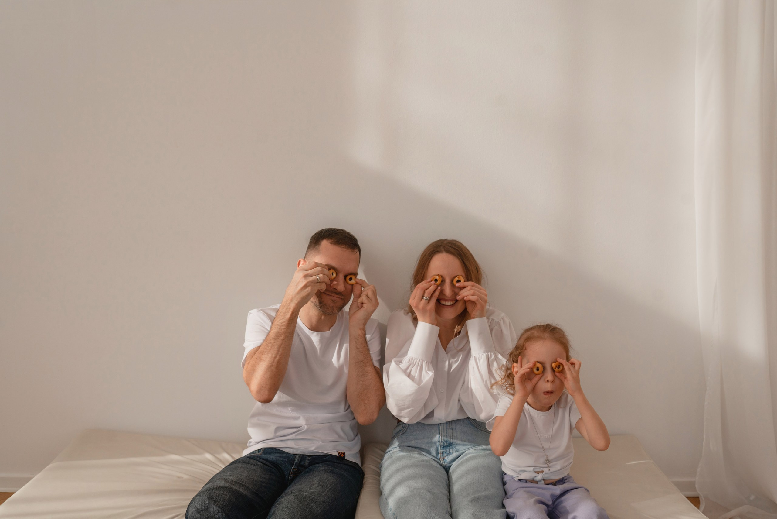 Анна, Андрей и Алиса в студии. Семейный фотограф в Москве Лилия Лебедева