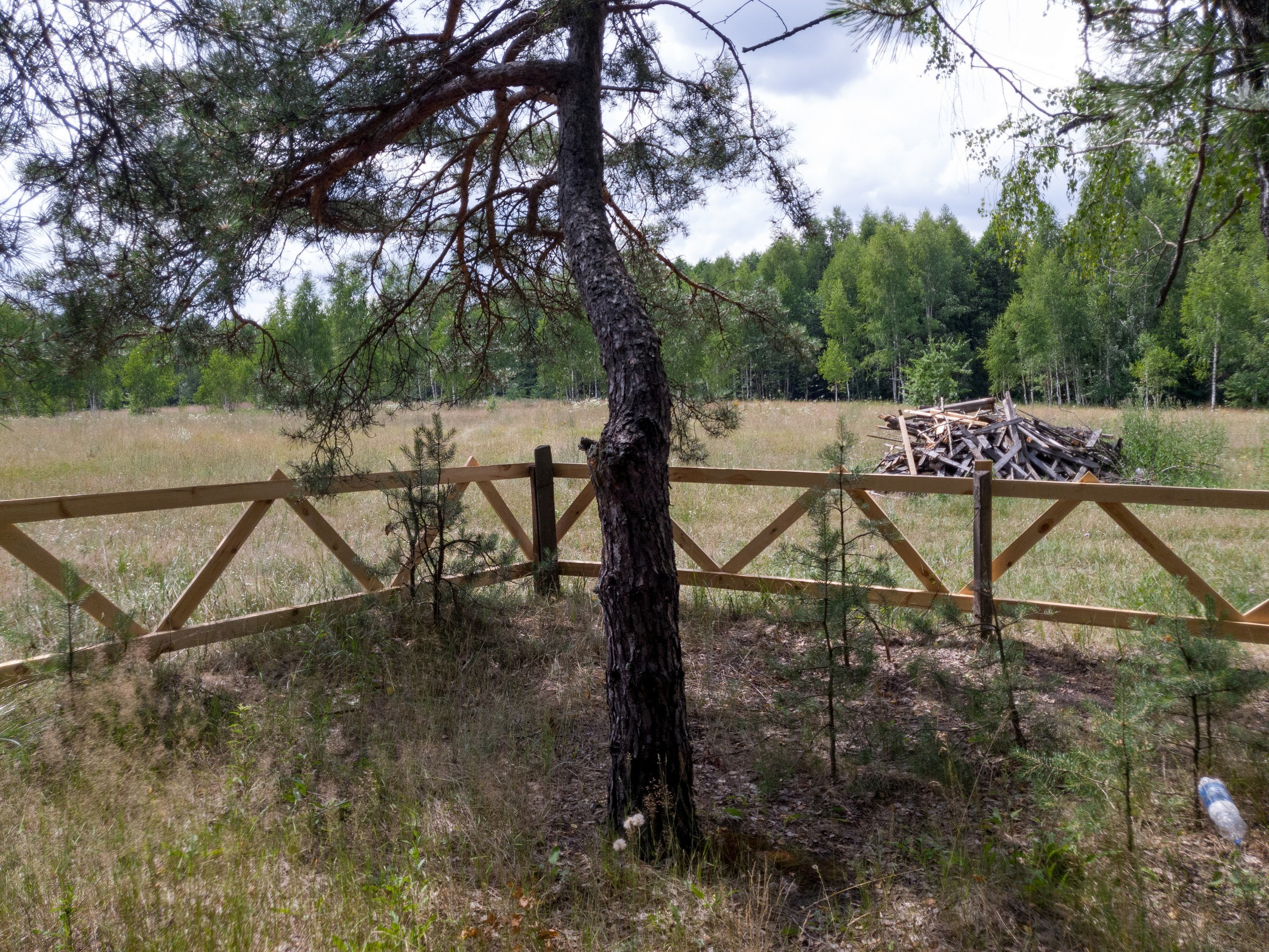 Home.land. Künstler Verstecktoff