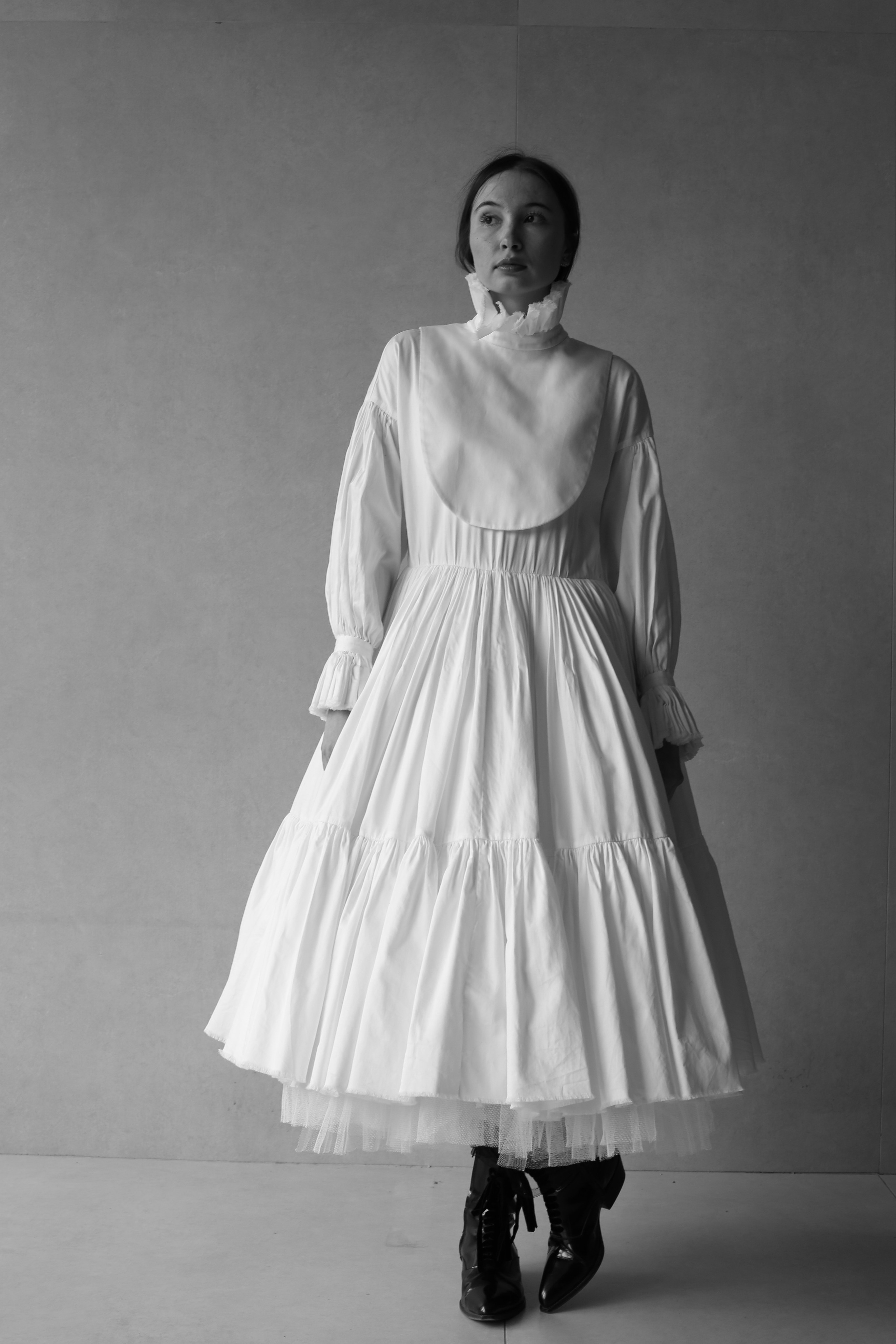 LOOKBOOK. Фешн дизайнер, фотограф, художник Яна Лазарева в Москве