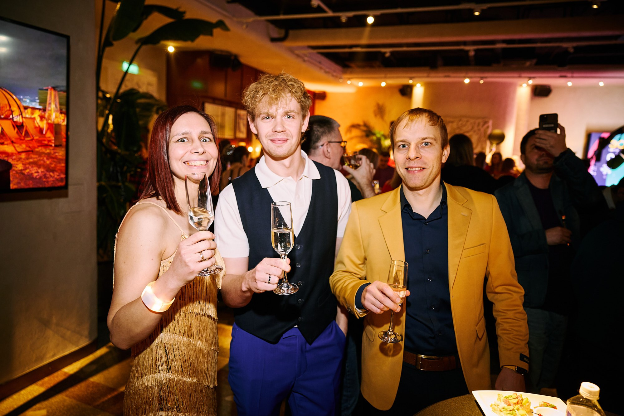 Фотограф на корпоративе «Медиа1» — репортажная съёмка делового праздника. Репортажный фотограф в Москве — Дмитрий Тарасов | Съёмка мероприятий, концертов, корпоративов