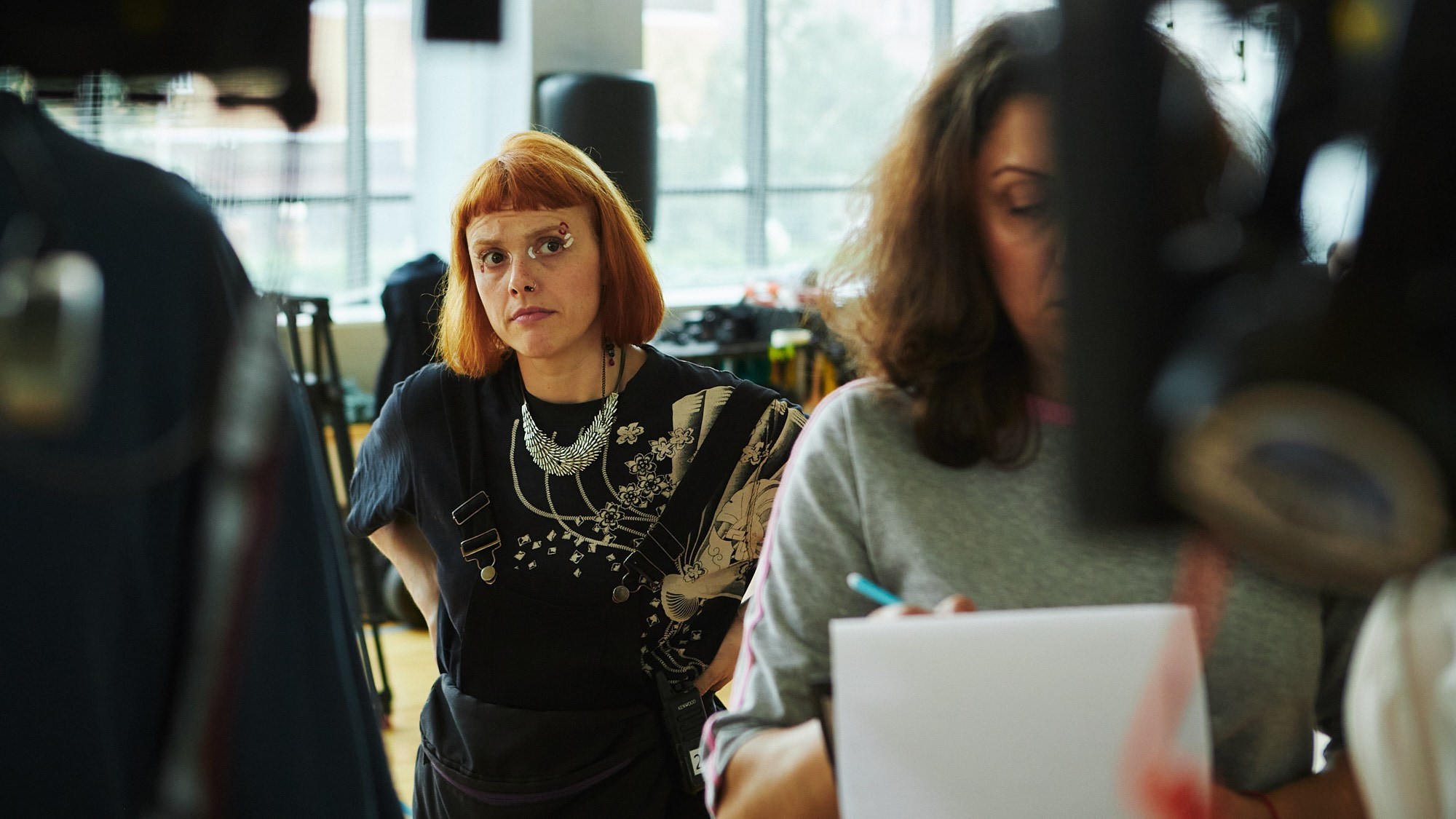 Бэкстейдж сериала «Школота» — репортажная фотосъёмка съёмочного процесса. Репортажный фотограф в Москве — Дмитрий Тарасов | Съёмка мероприятий, концертов, корпоративов