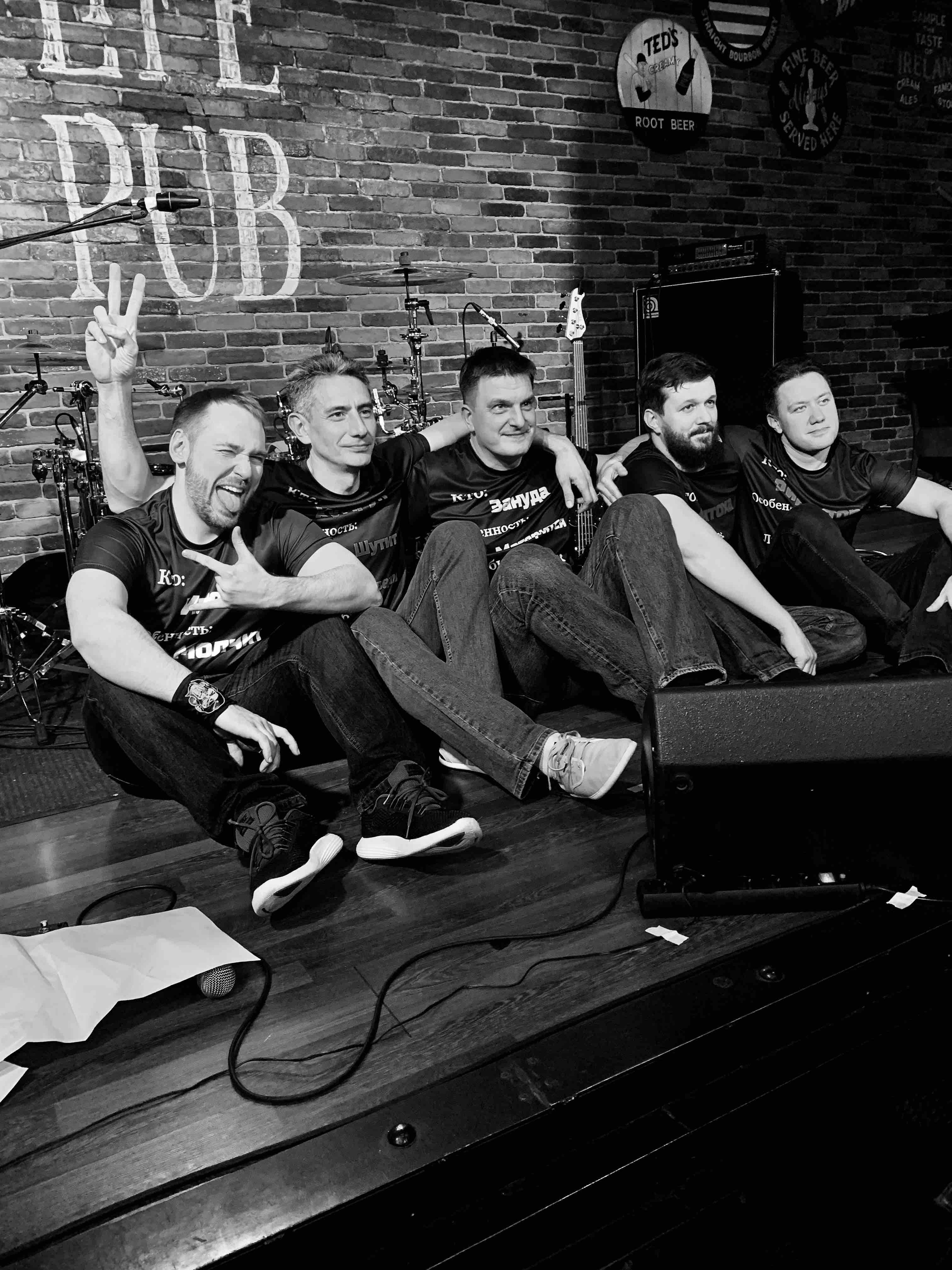 LifePub 16.03.2022. Московская кавер-группа BankBand