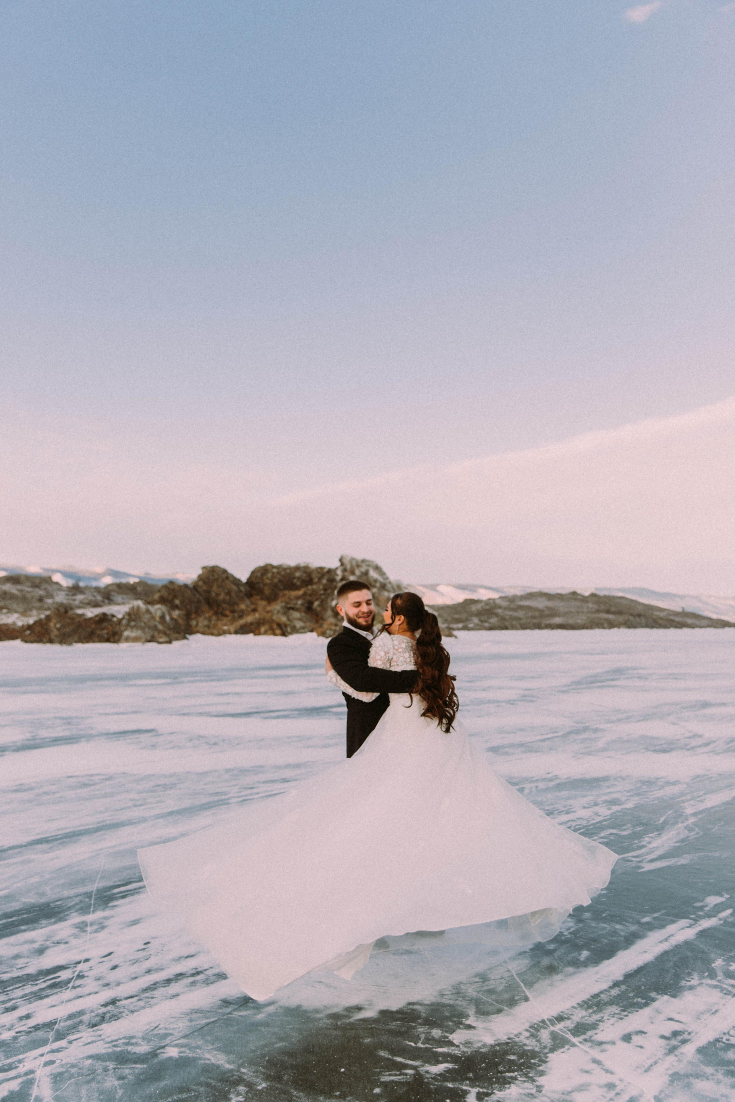 Свадебная зимняя съемка на Байкале. Главная