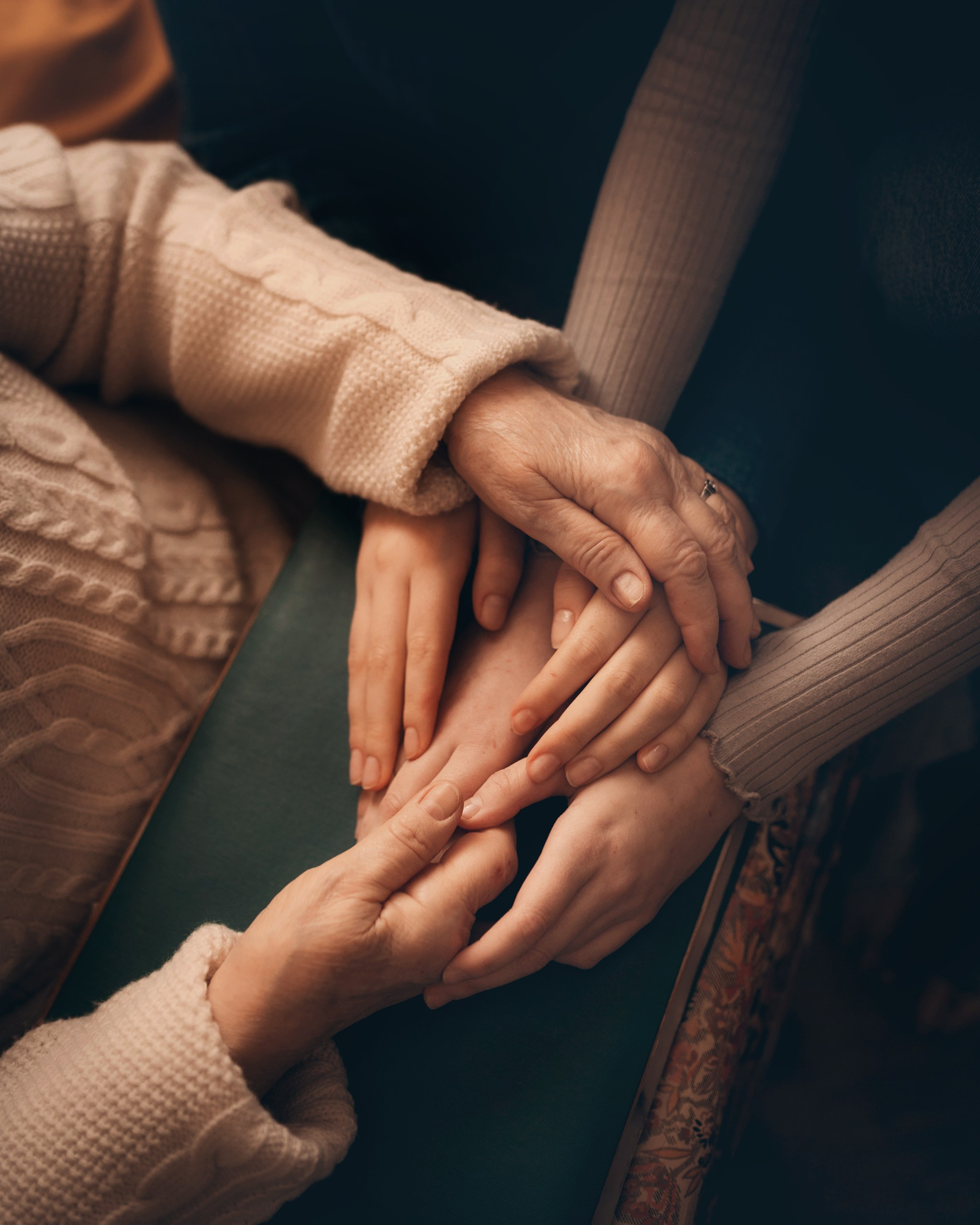 Домашняя фотосессия — бабушка с внучками. Детский и семейный фотограф Елена Михайлова в Москве