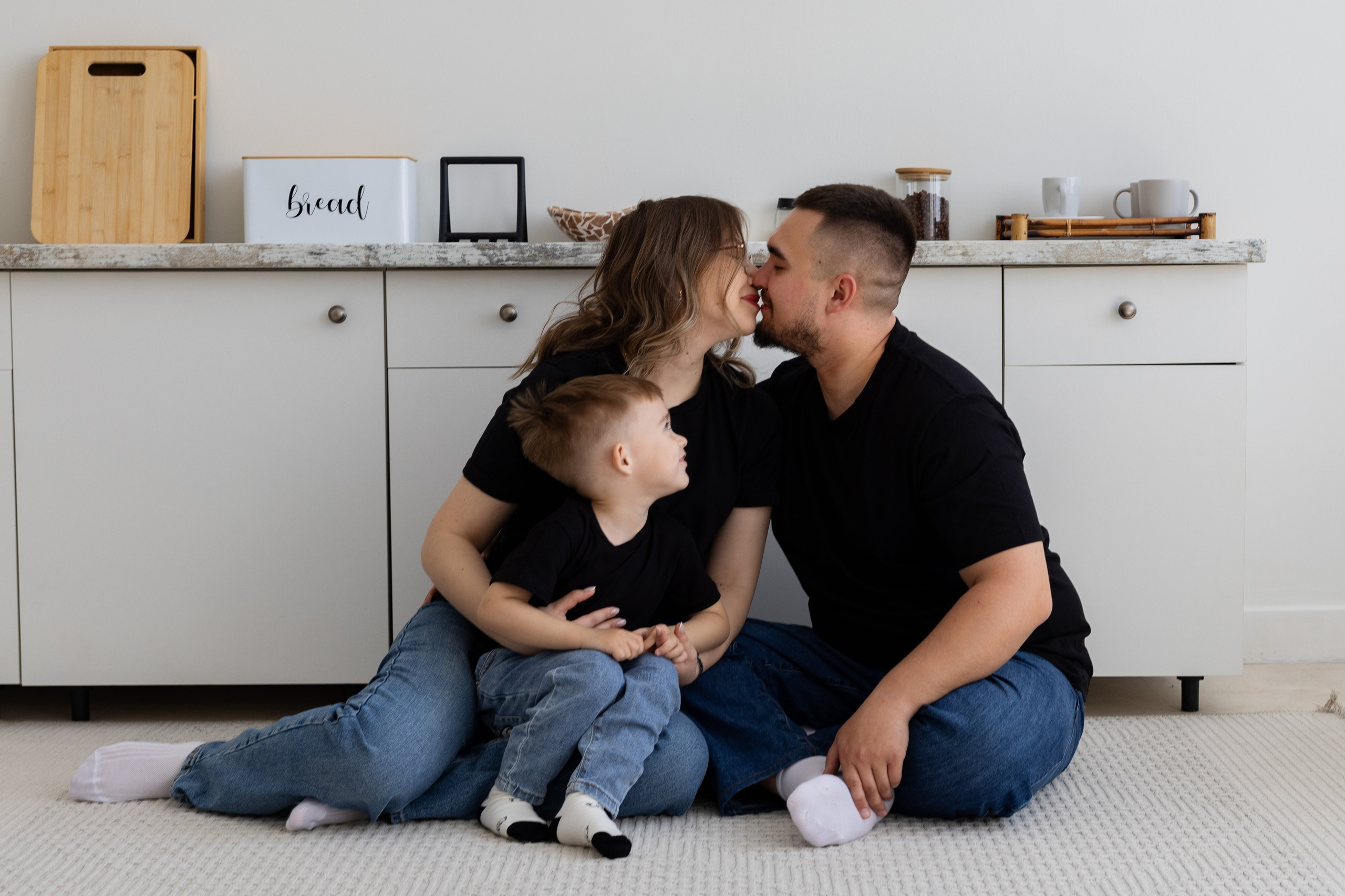 Семейная фотосессия в студии (Михаил, Крестина и Макар). Женский фотограф в Орске Новотроицке Динара Долганова