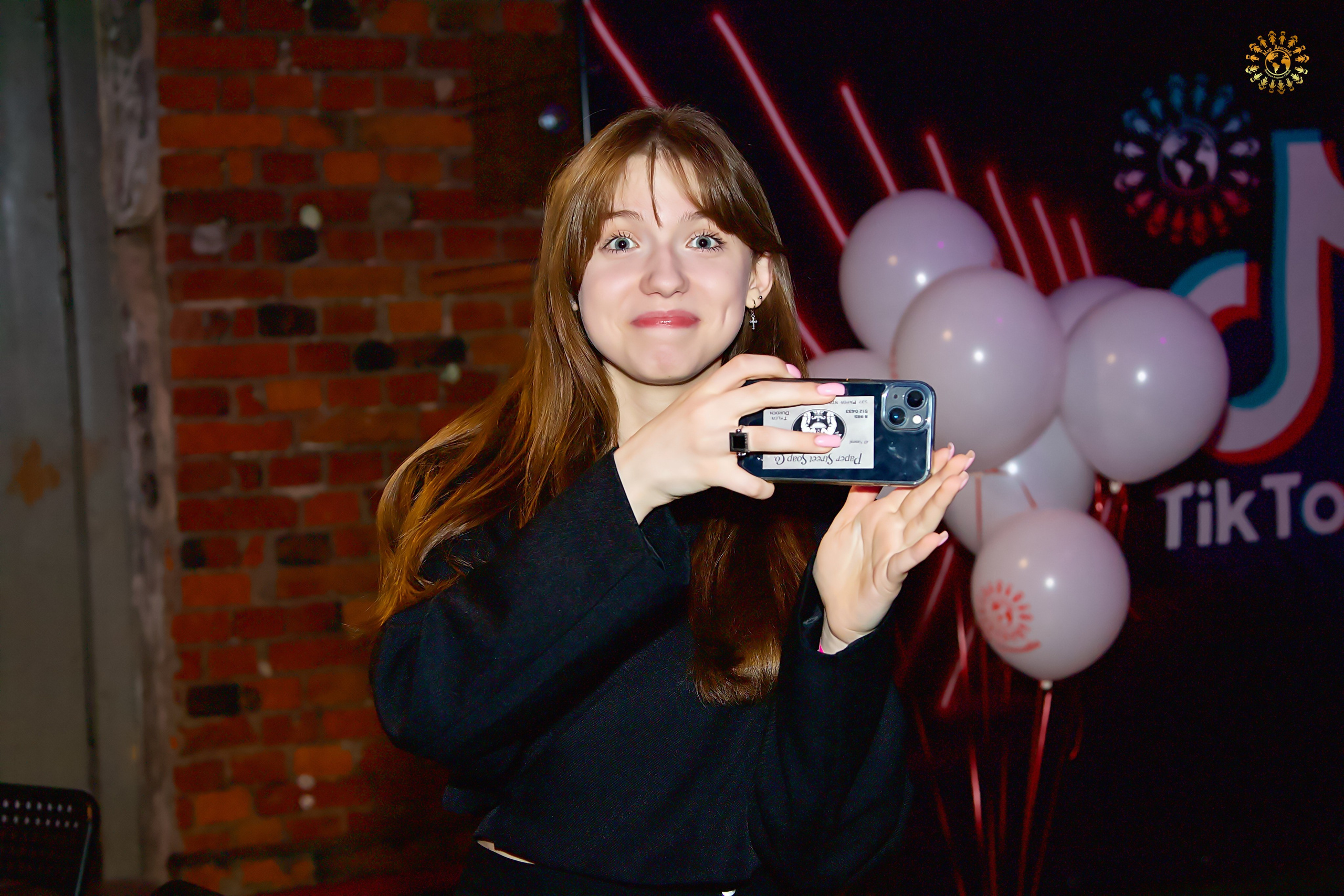 Выпускной 2023 (9-й класс, школа № 46). Loft Urban. Москва. Репортажная съемка в Москве и области. Анималистика