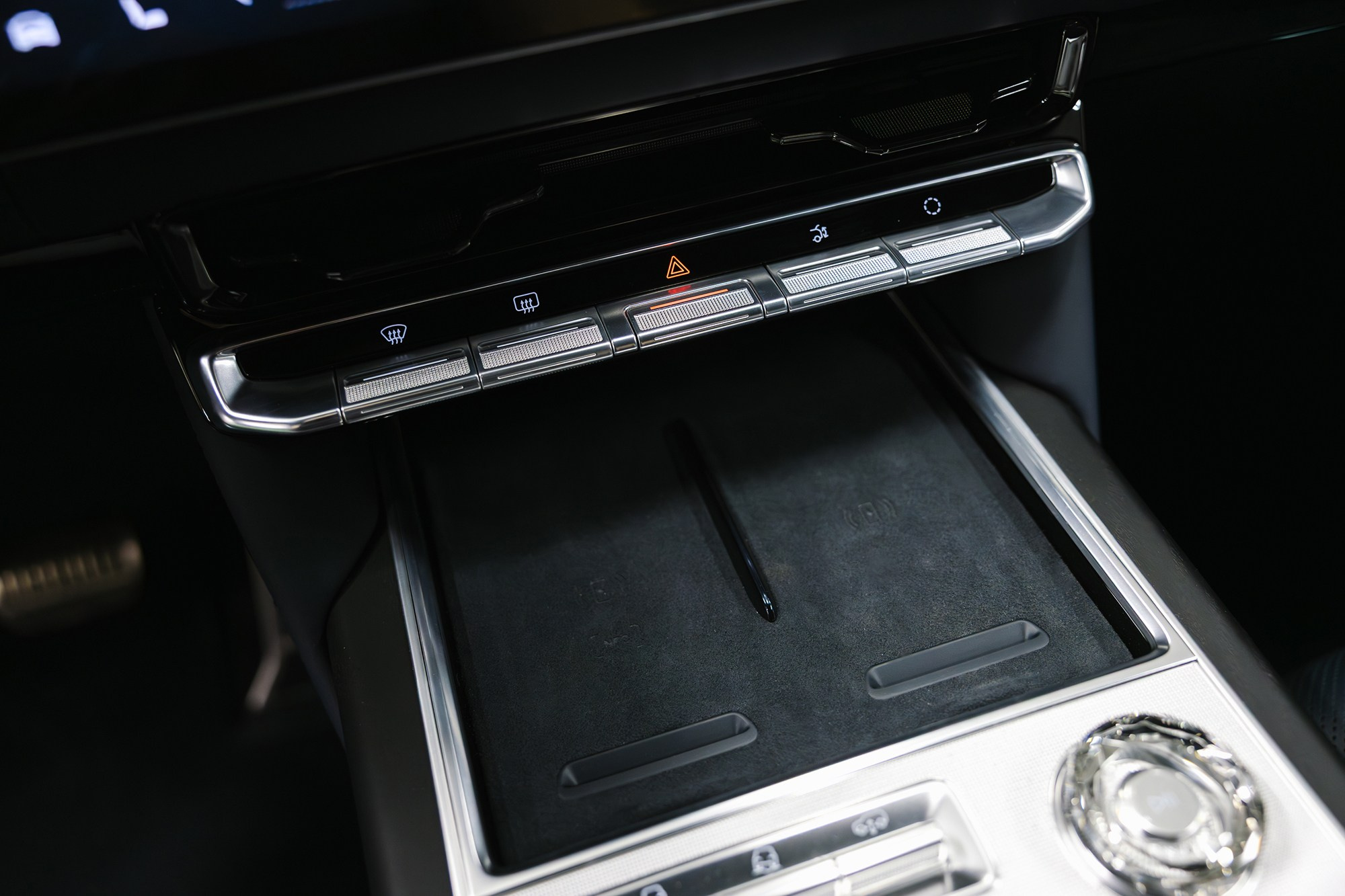 Zeekr 9X 2.0hyb 4WD AT (1401 л. с.) 2025, последовательно-параллельный гибрид, АКПП, 4WD. Автосалон «Х-Авто»