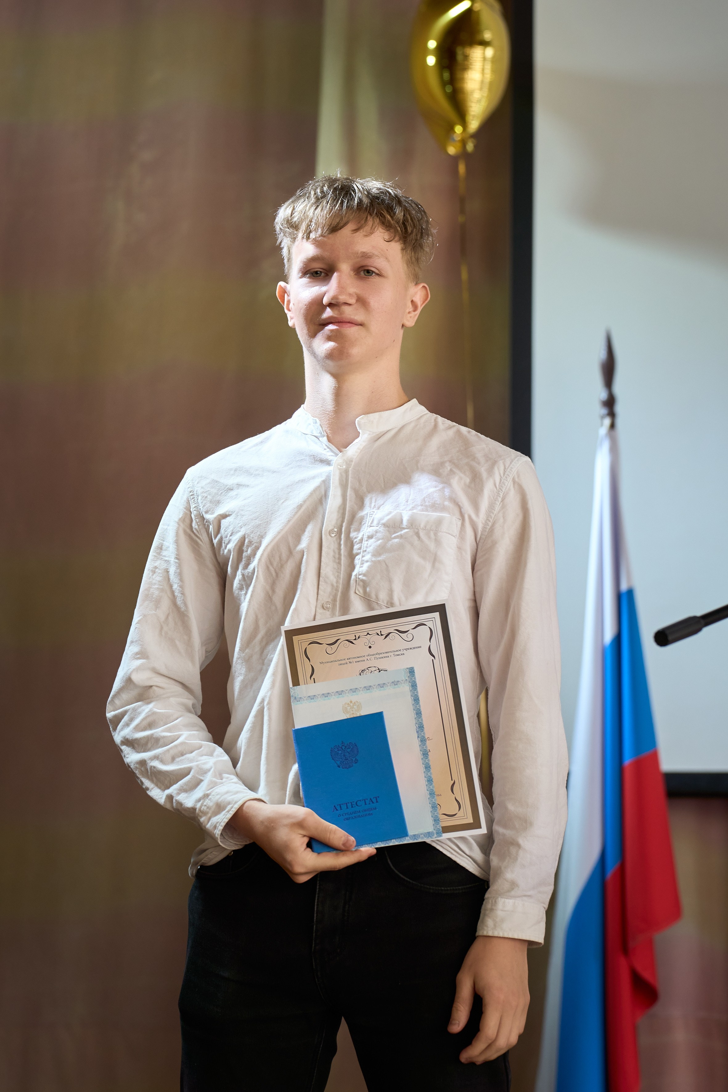 Вручение аттестатов 11 класс. Репортажный и портретный фотограф в Томске Ларионов Артём