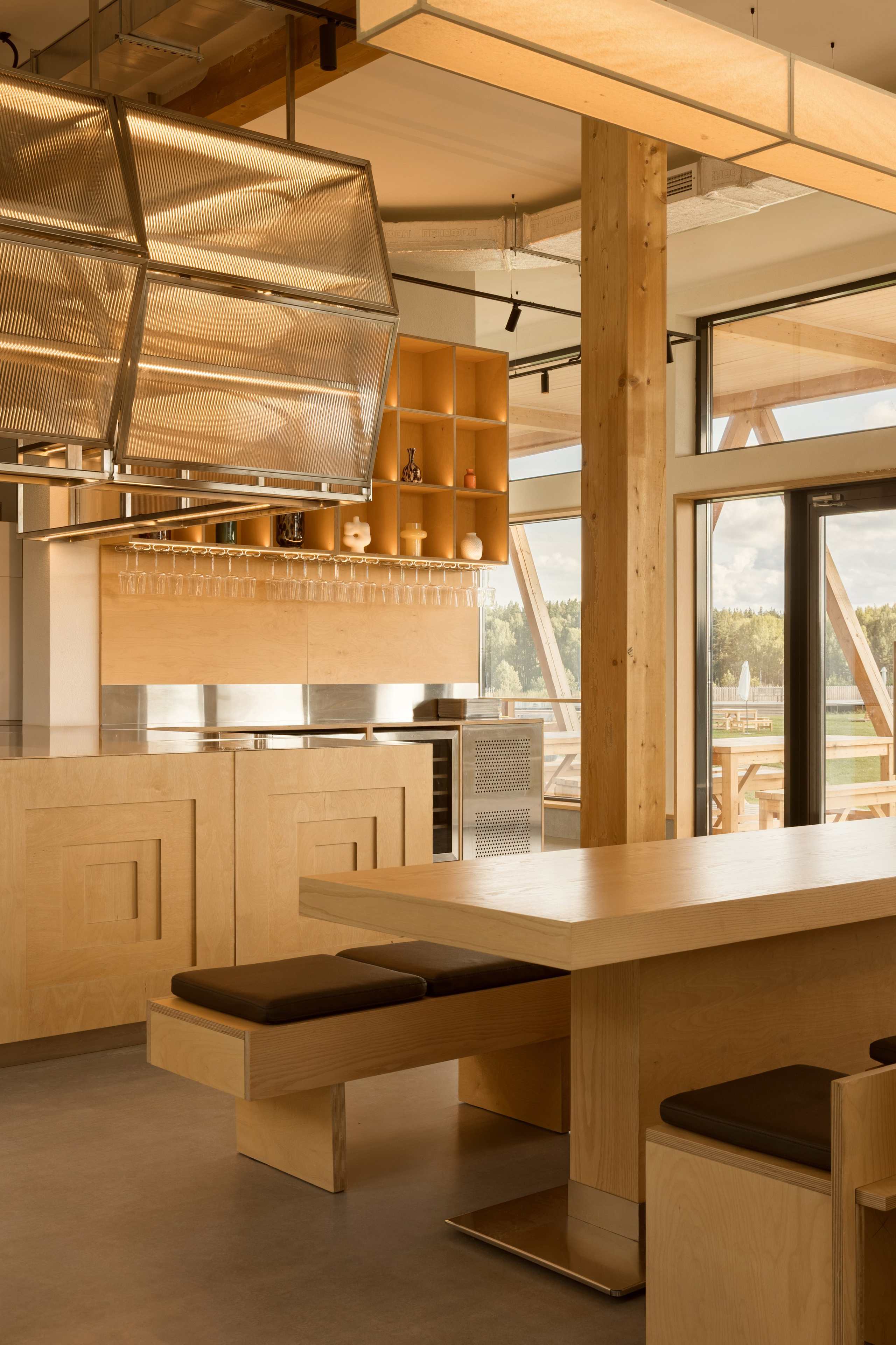 Модернистское кафе-пиццерия на природе: проект FruitDesign с акцентом на созерцание. Интерьерный фотограф в Нижнем Новгороде и Москве Владимир Гудков