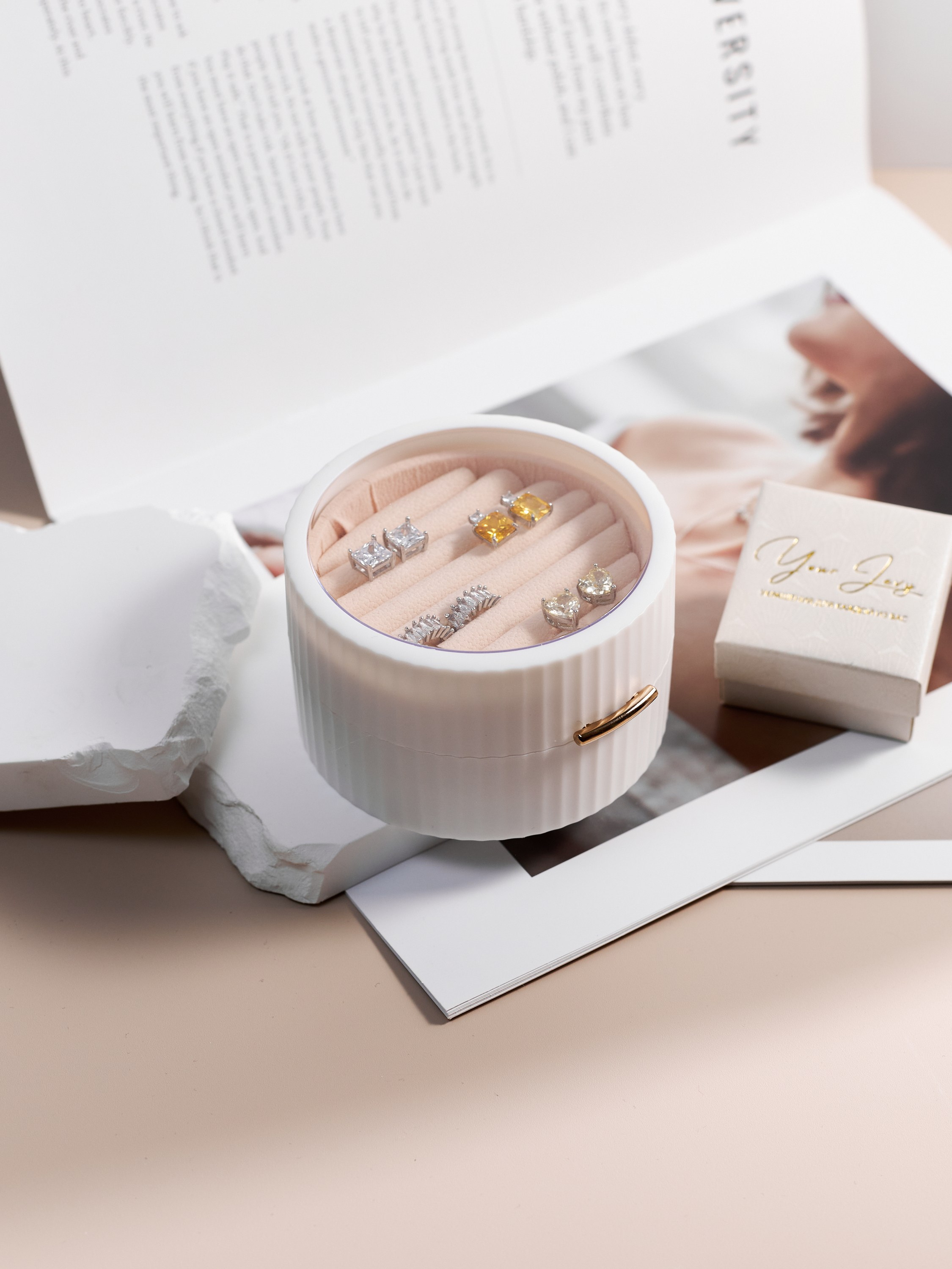 Фотосъемка шкатулок пазлов постеров Екатеринбург подарки Wildberries ВБ Ozon предметка Екб заказать цена. Фотограф Екатеринбург Анастасия Жерновская | Маркетплейсы и нейрофото