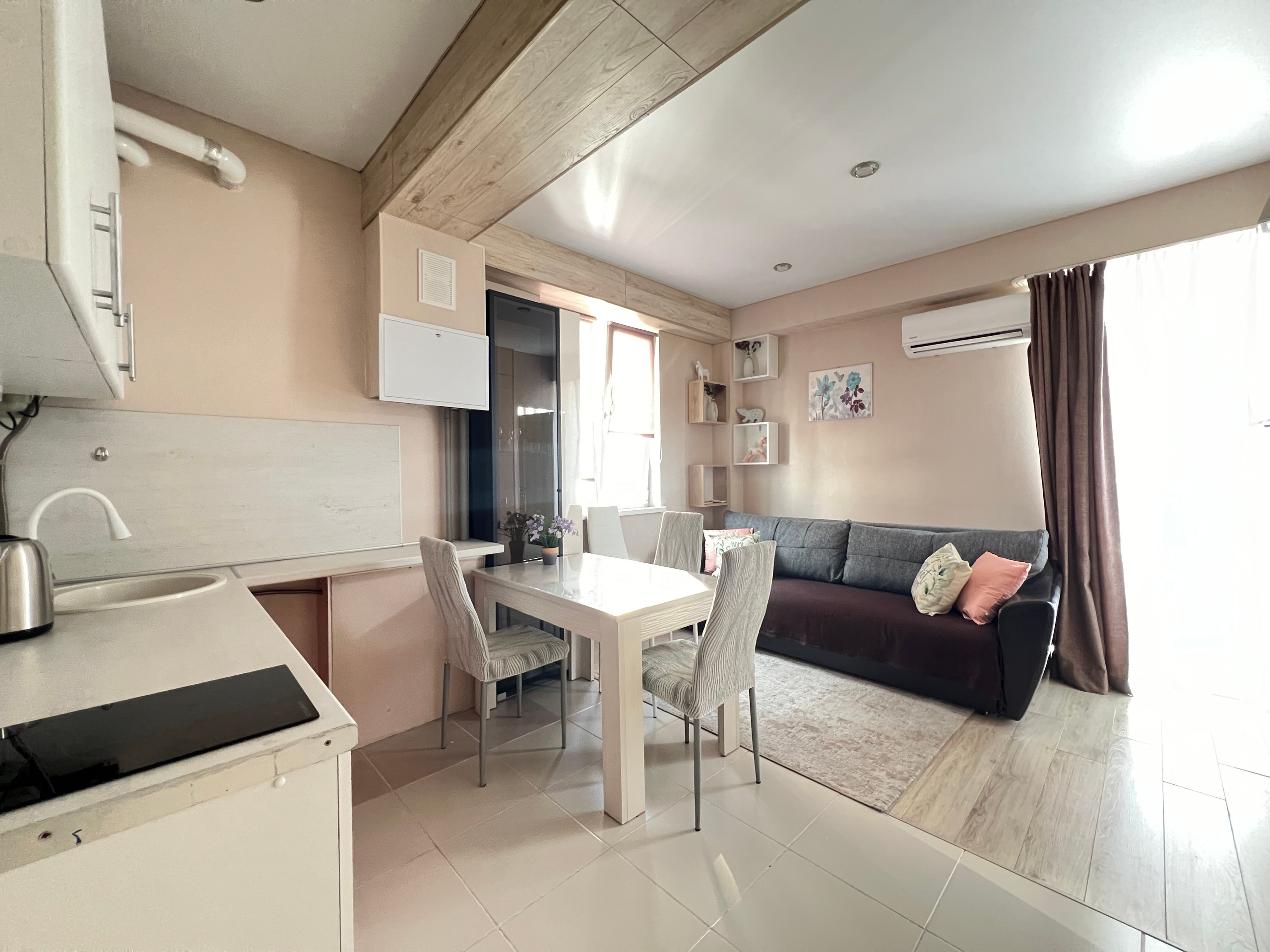 Светлая, уютная квартира рядом с морем!. Квартиры посуточно, длительно в Сочи, LARA APART GROUP