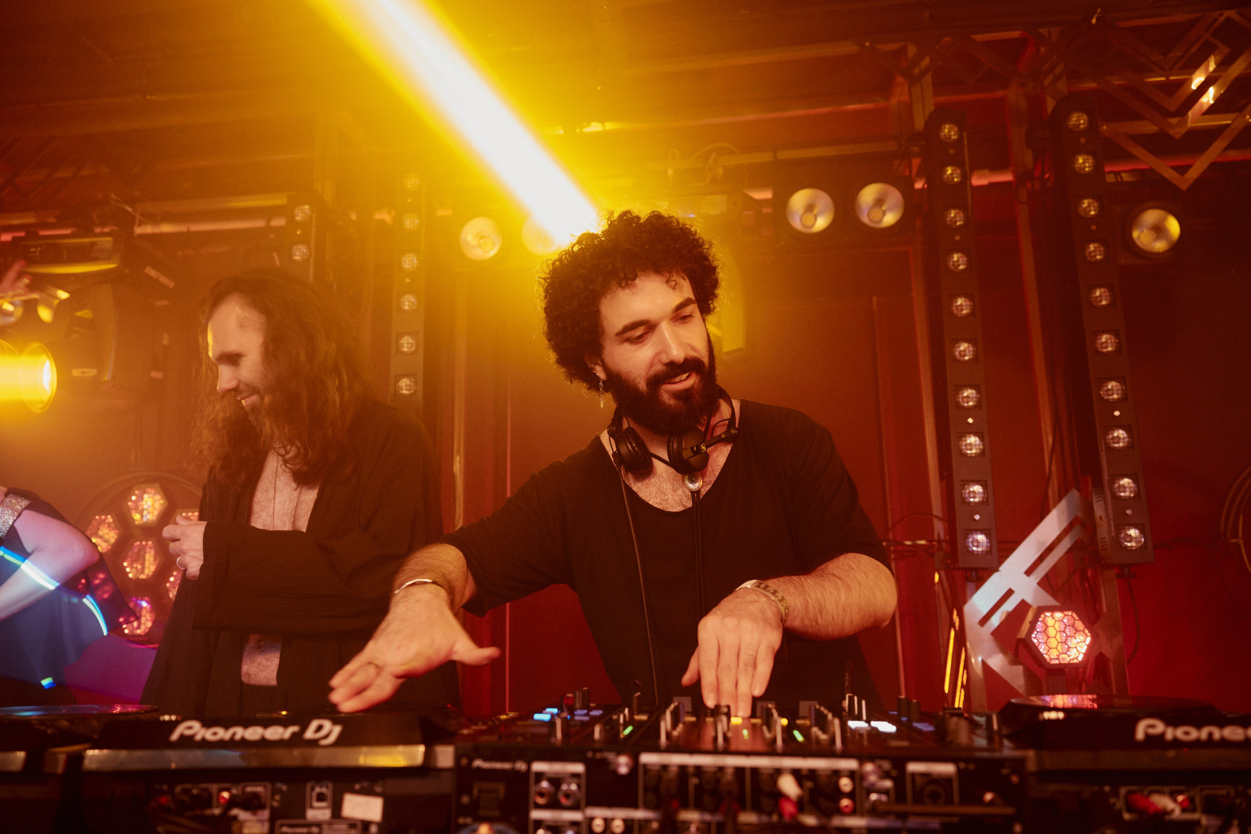 ILLEGAL FRIENDS MIRAGE. ФОТОГРАФ НА МЕРОПРИЯТИЕ ОТ СОЛЬ МЕДИА PRODUCTION