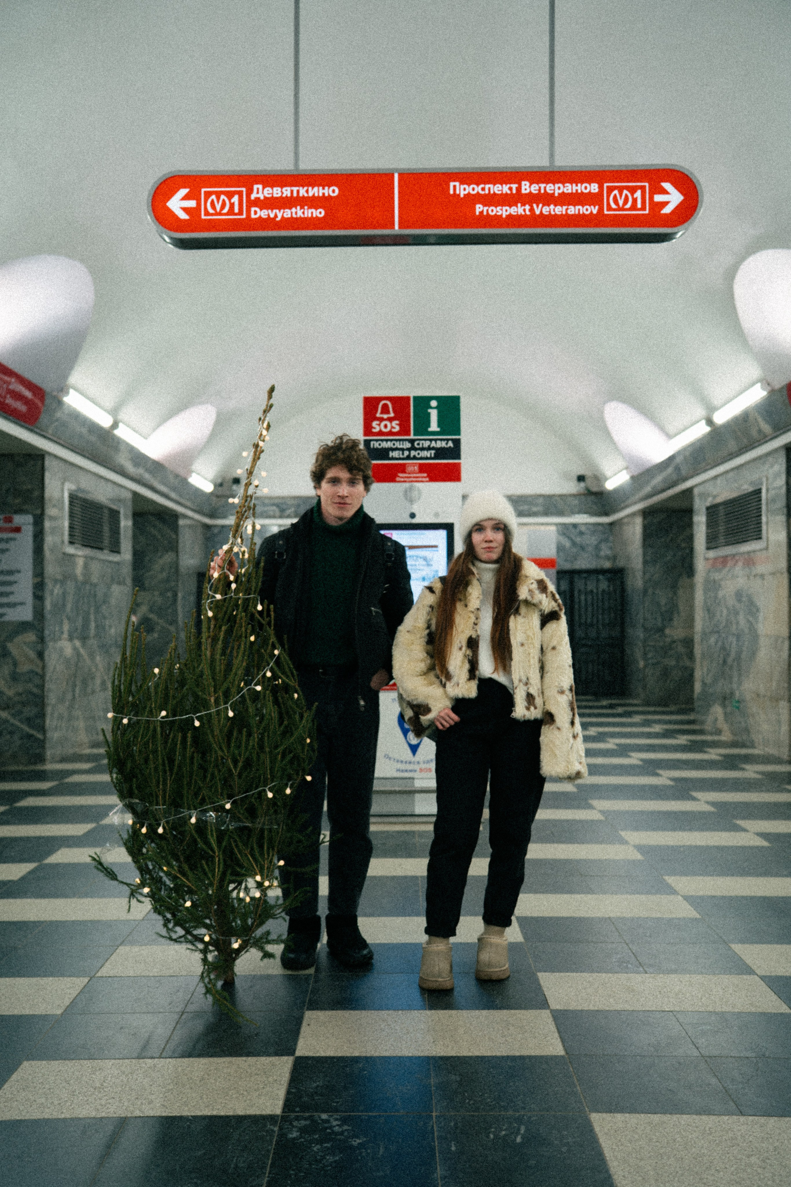 НОВОГОДНЯЯ ПРОГУЛКА ПАРЫ ПО ЧЕРНЫШЕВСКОЙ ПЕРЕД НОВЫМ ГОДОМ. Профессиональный фотограф, Санкт-Петербург — Виктория Богомолова