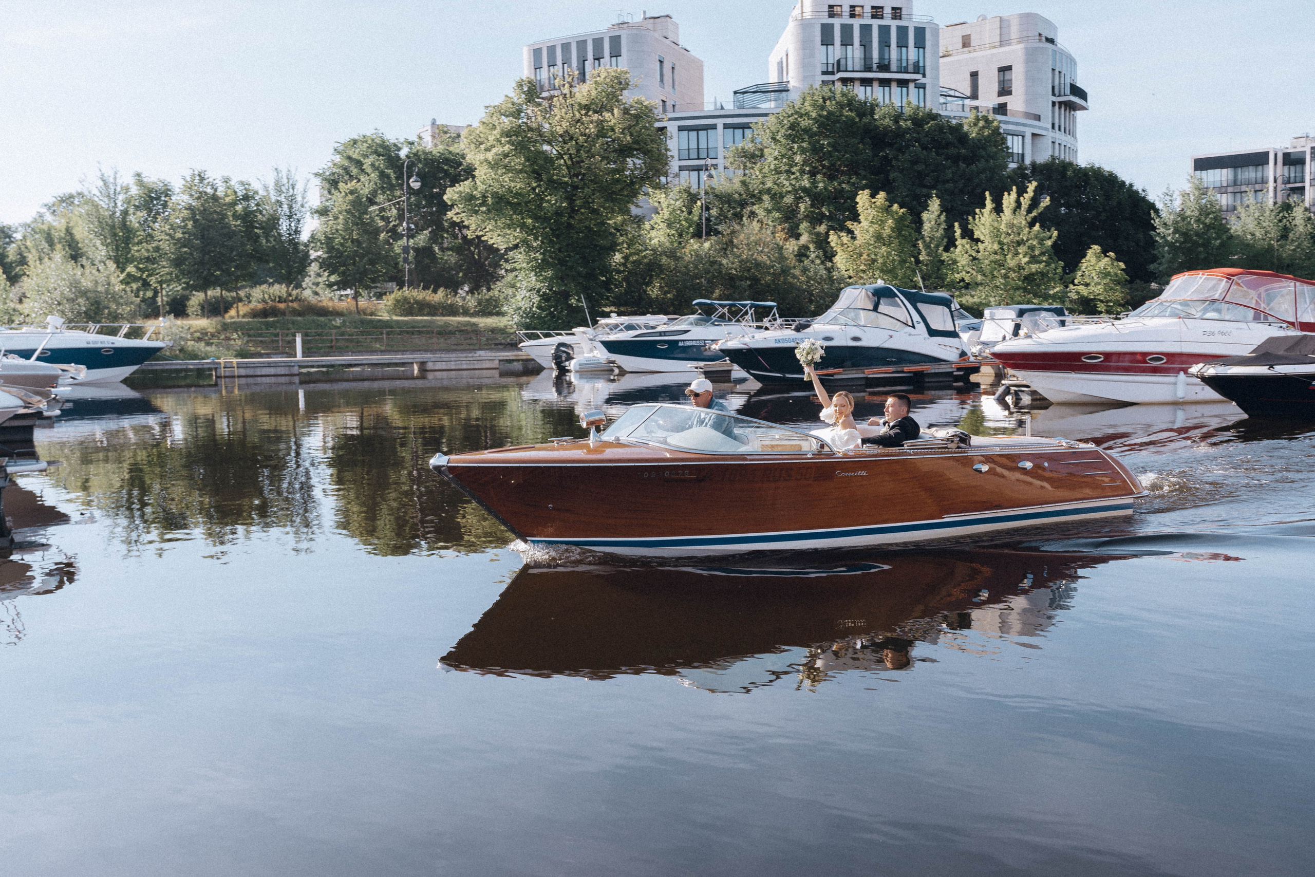СВАДЕНБНАЯ СЬЕМКА НА КАТЕРЕ ПО КАНАЛАМ САНКТ-ПЕТЕРБУРГА И В АКВАТОРИИ НЕВЫ. Профессиональный фотограф, Санкт-Петербург — Виктория Богомолова